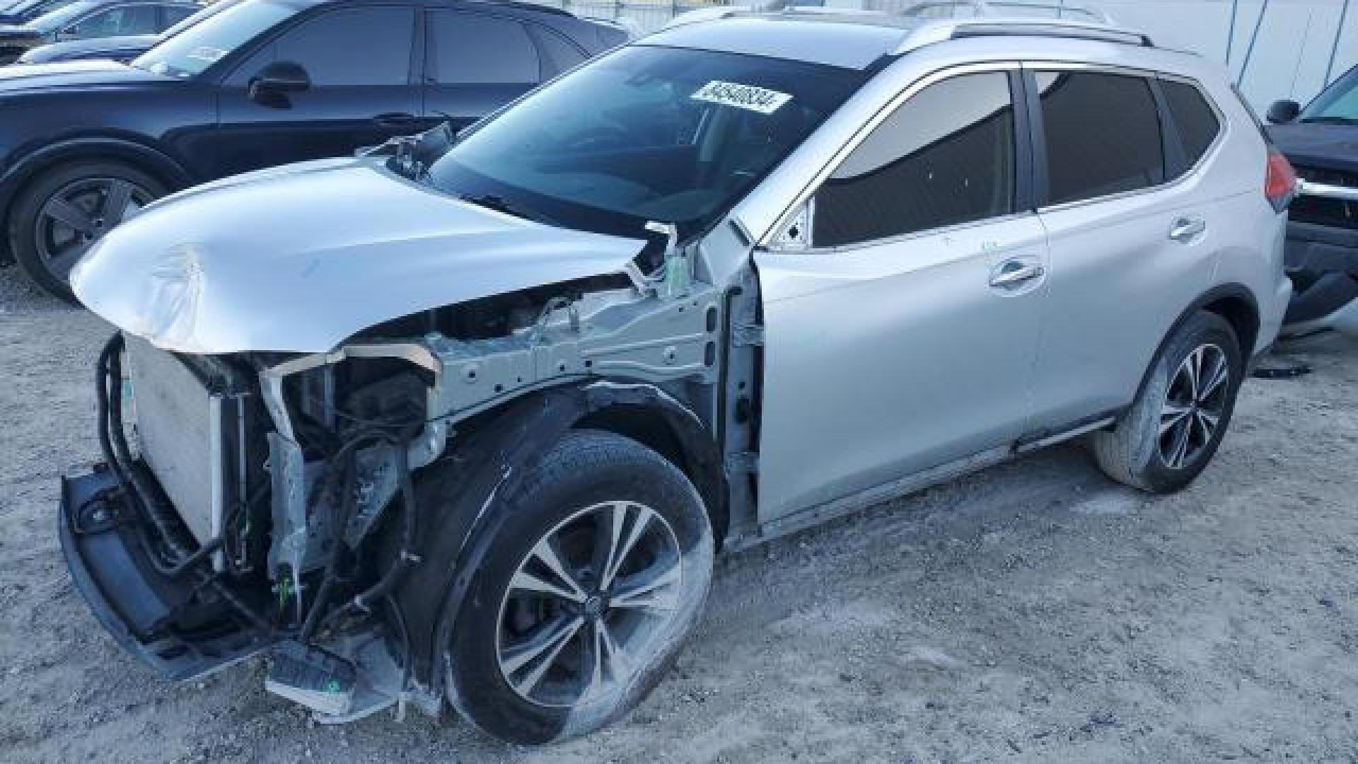 Nissan  - Rogue - 2017 - Silver - 84540834