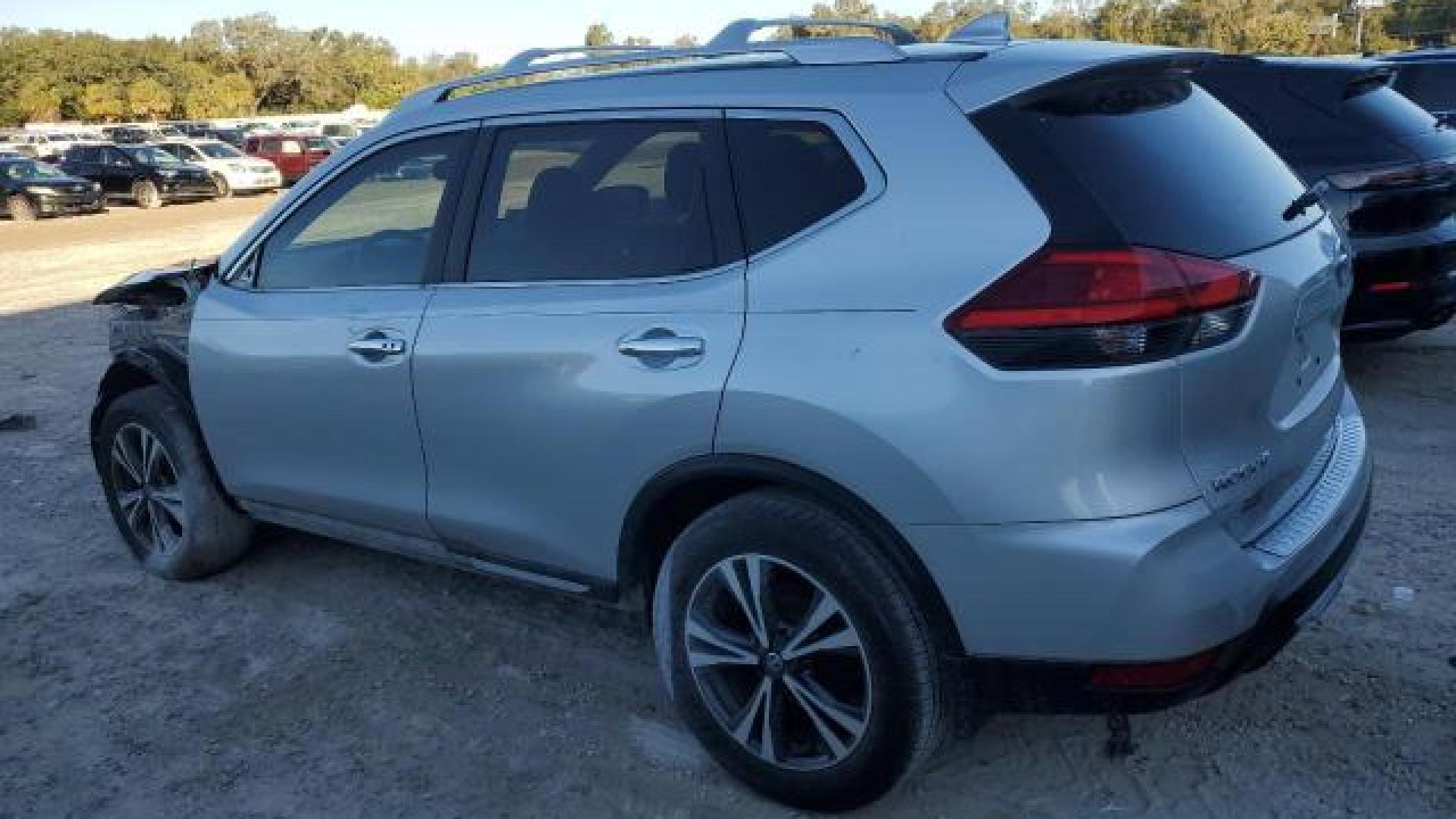 Nissan  - Rogue - 2017 - Silver - 84540834