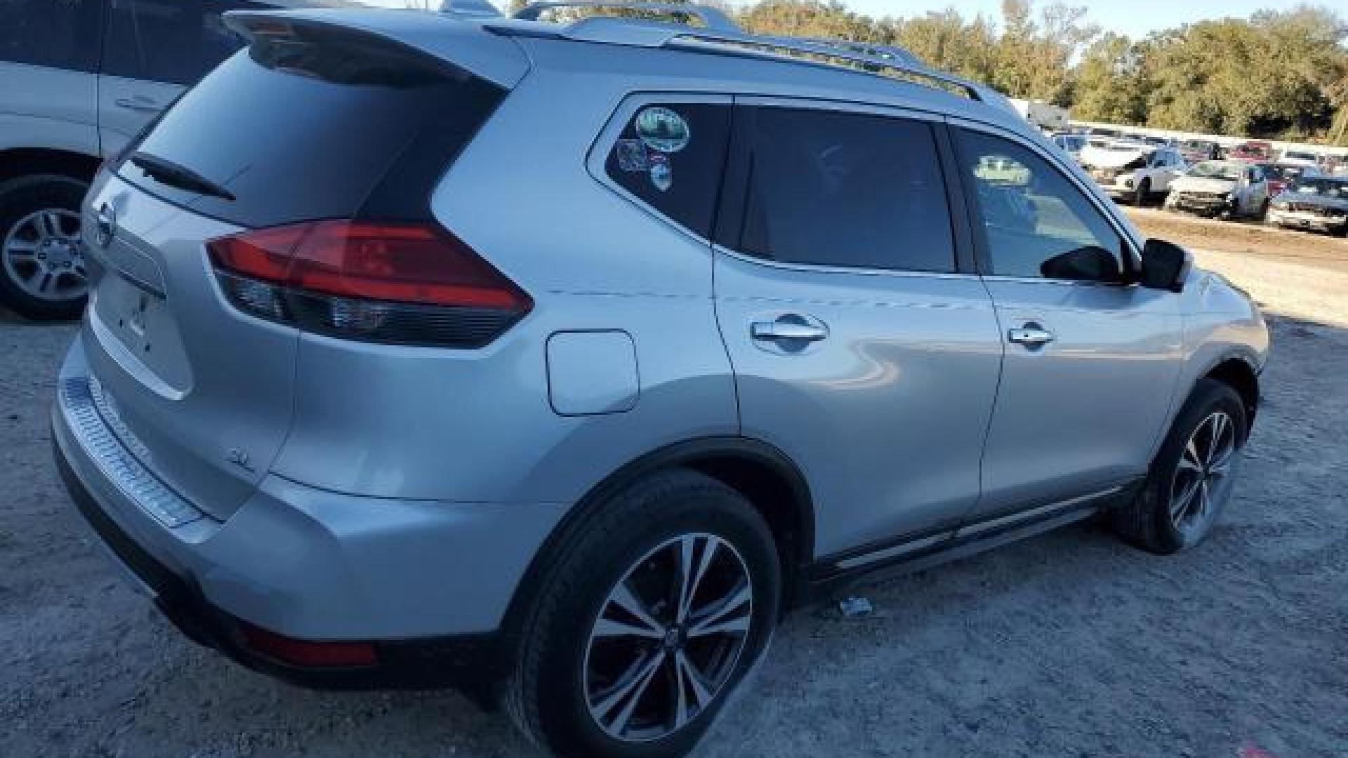 Nissan  - Rogue - 2017 - Silver - 84540834