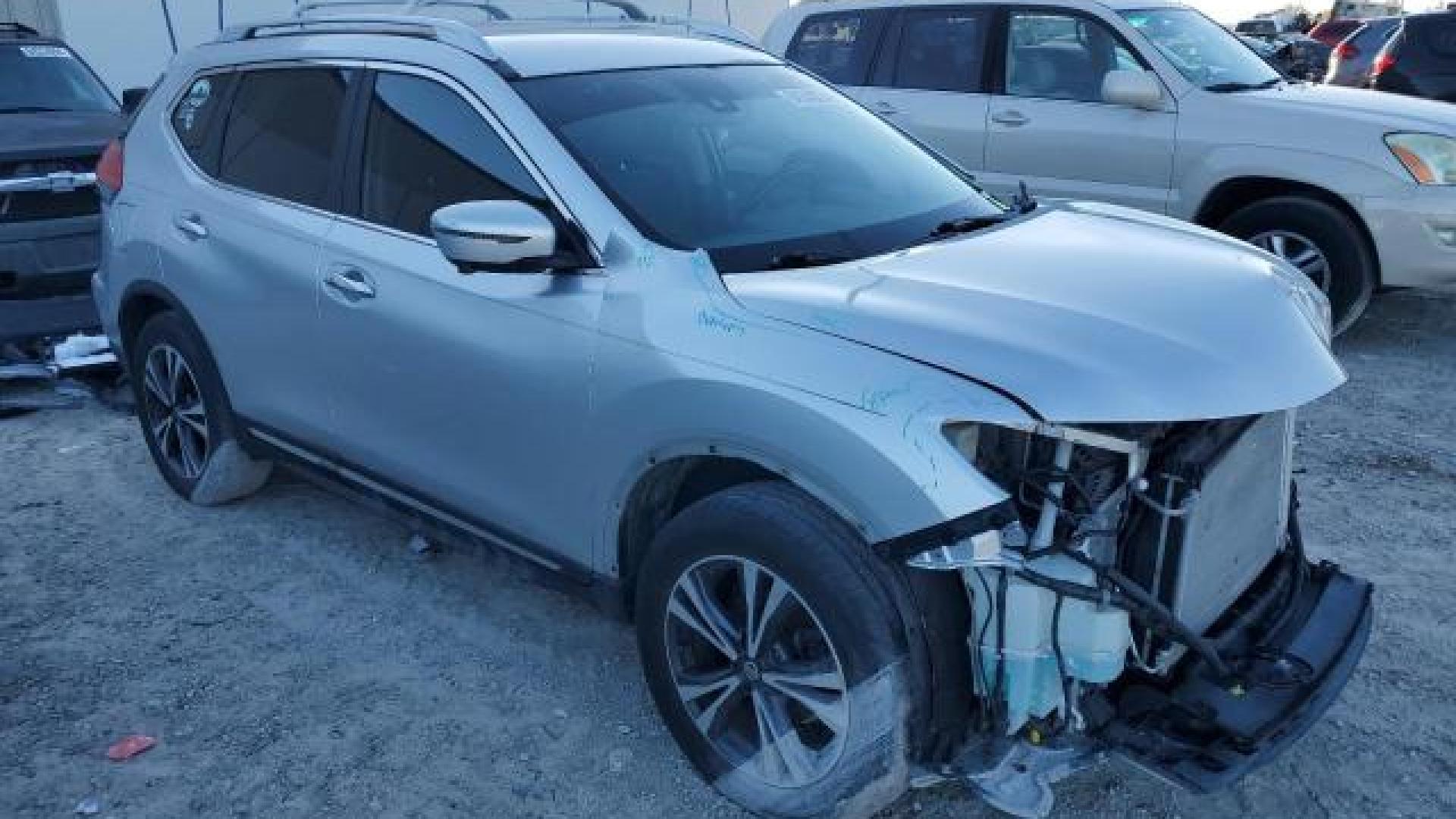 Nissan  - Rogue - 2017 - Silver - 84540834