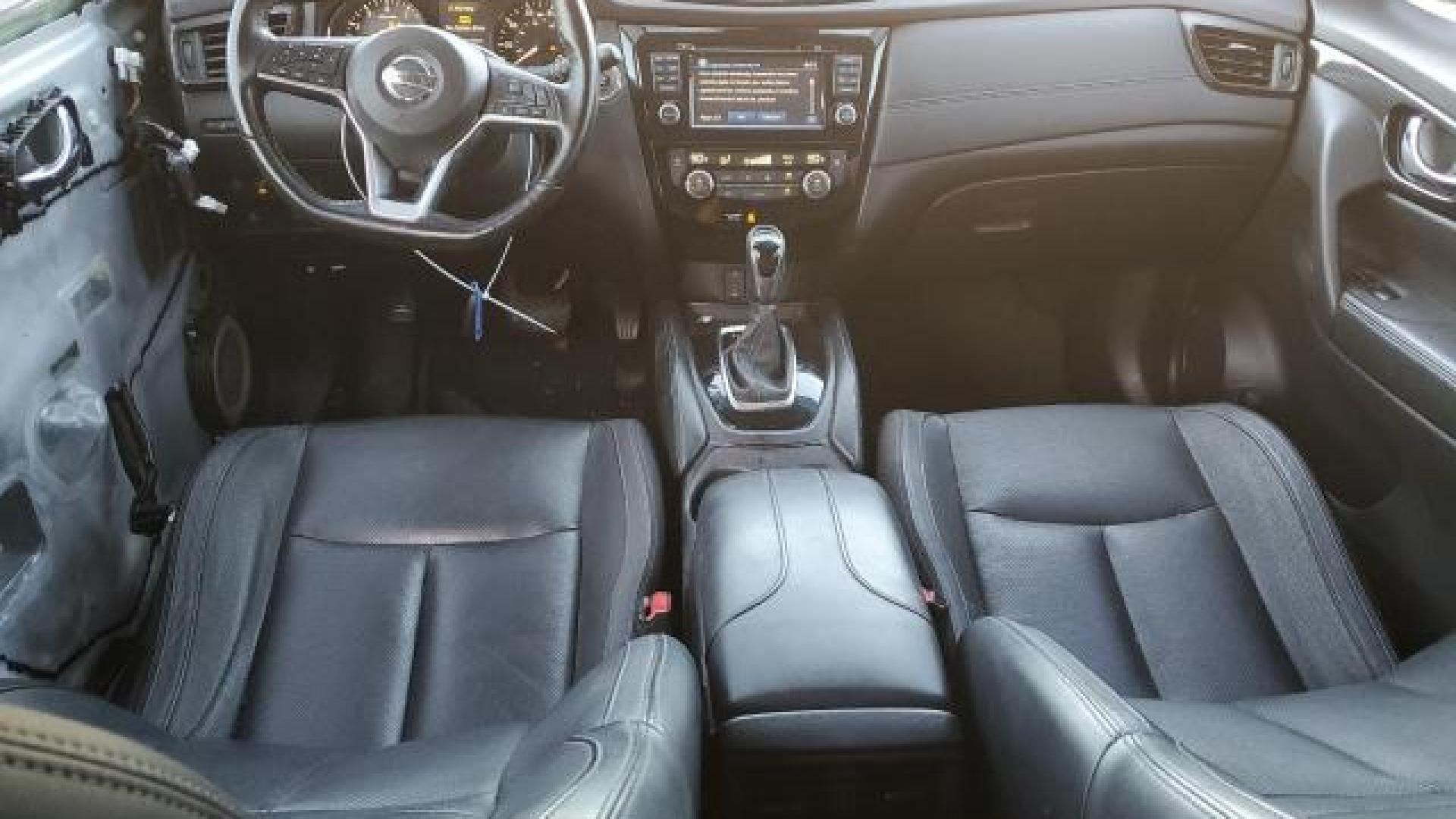 Nissan  - Rogue - 2017 - Silver - 84540834