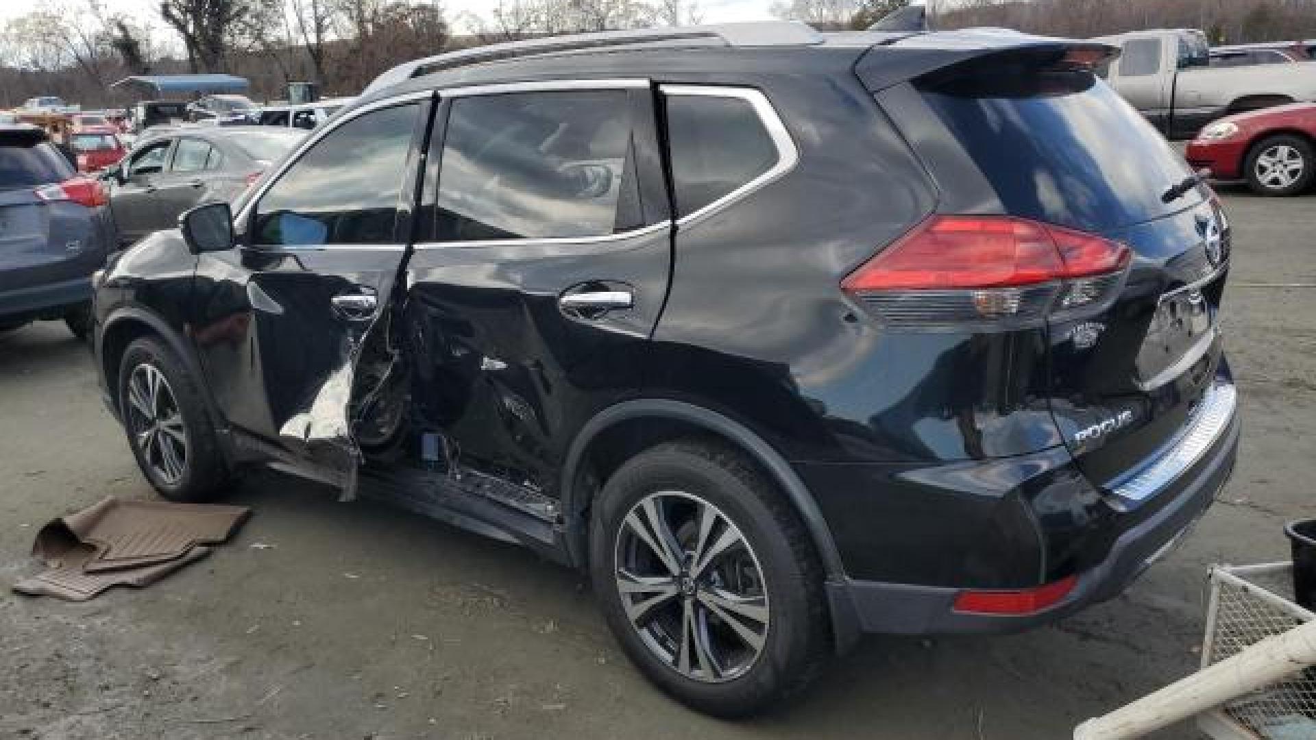 Nissan  - Rogue - 2017 - Black - 85318084