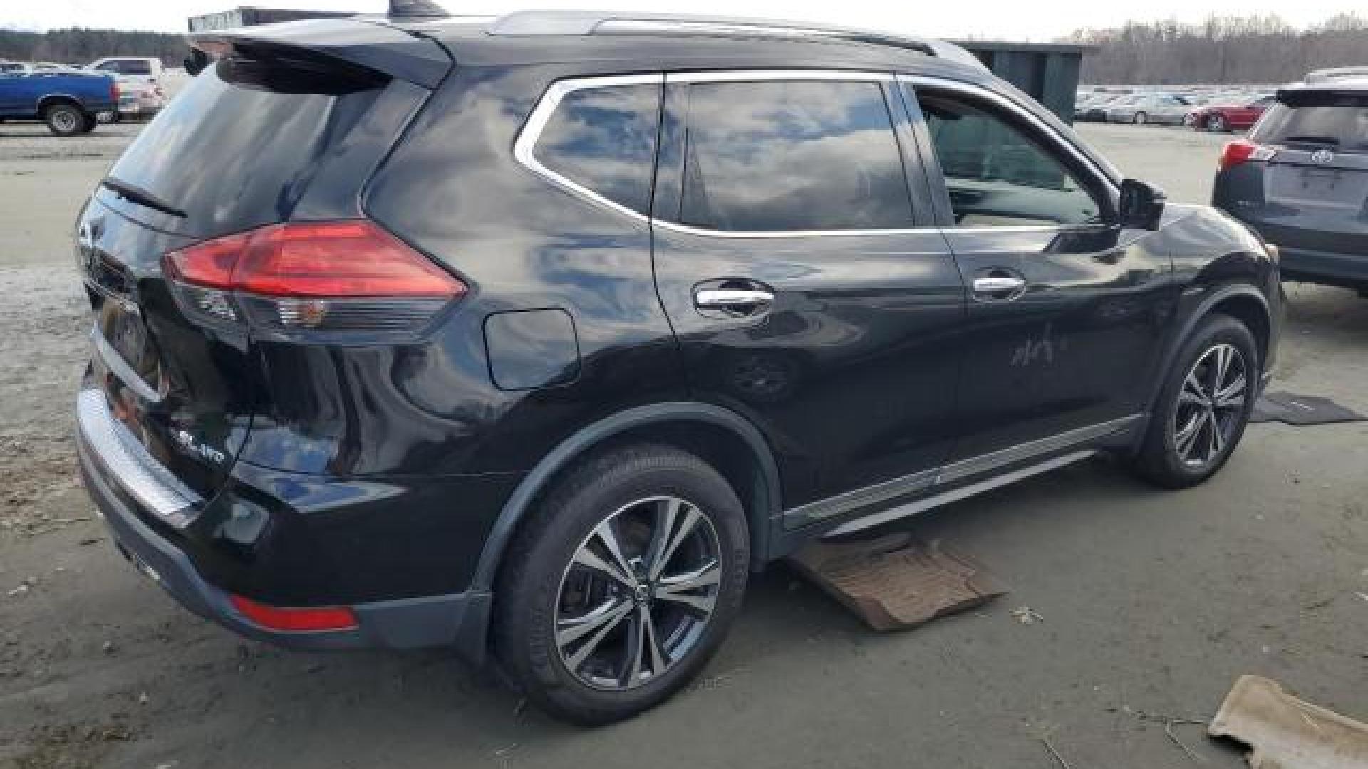 Nissan  - Rogue - 2017 - Black - 85318084