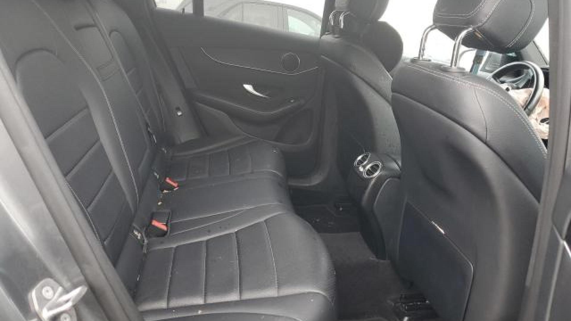 Mercedes - Glc300 - 2017 - Grey - 85485524