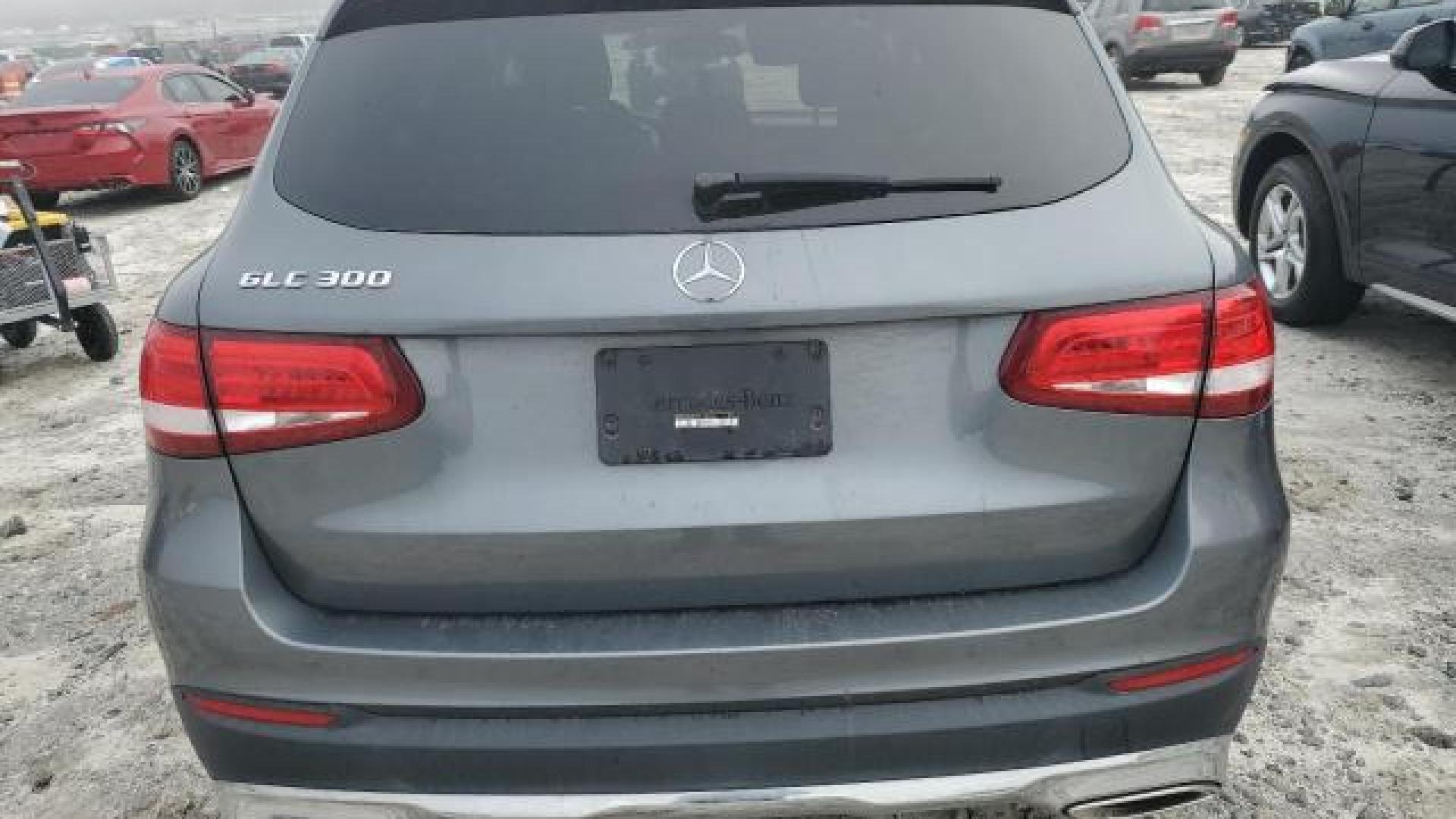 Mercedes - Glc300 - 2017 - Grey - 85485524