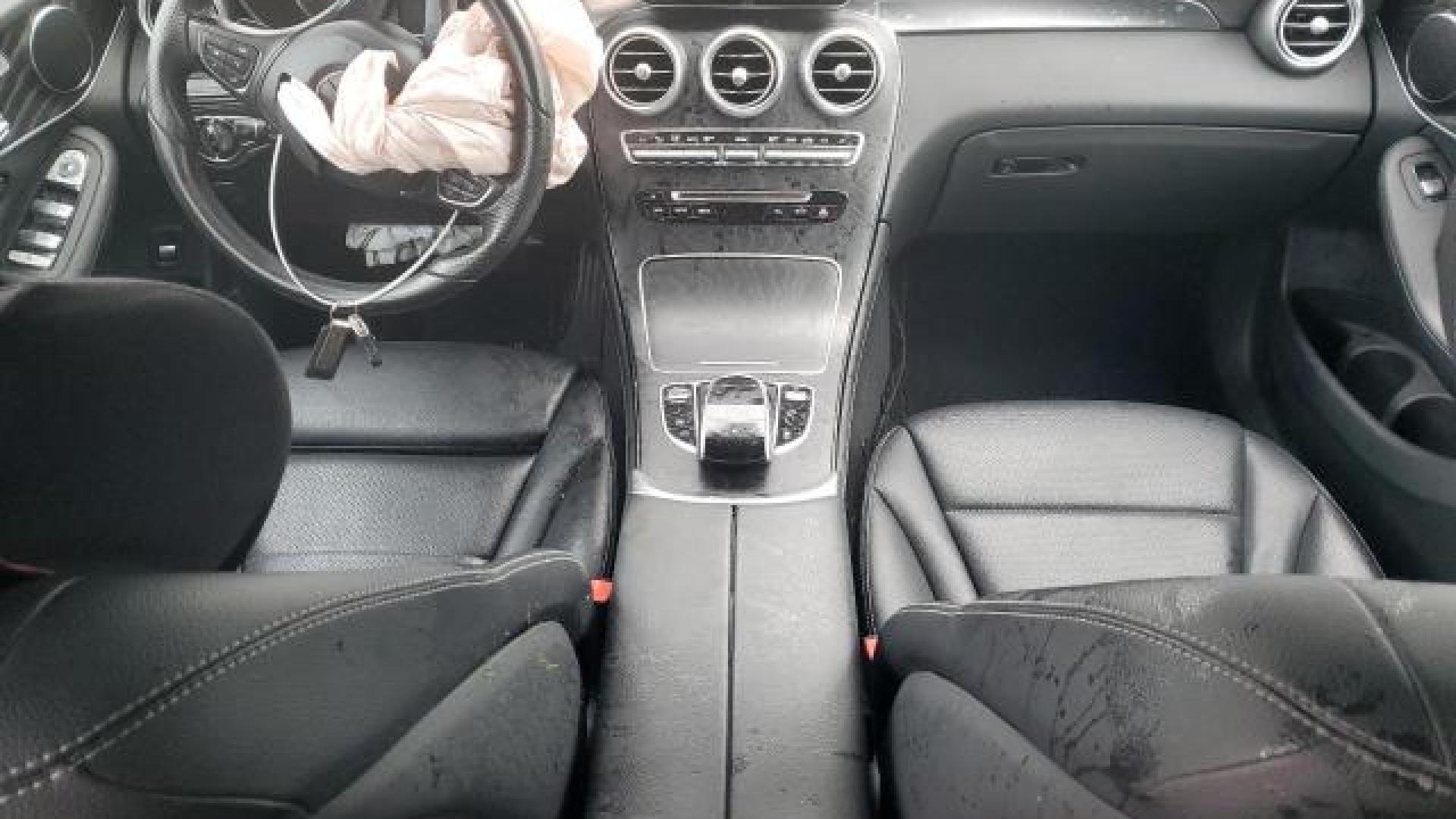Mercedes - Glc300 - 2017 - Grey - 85485524