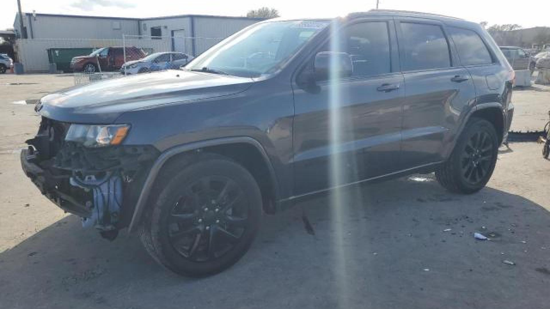 Jeep  - Grand Cherokee - 2017 - Grey - 85932234