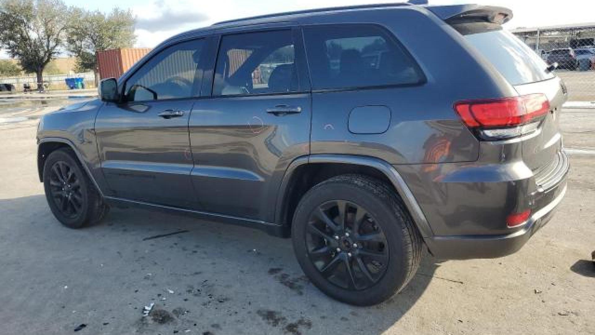 Jeep  - Grand Cherokee - 2017 - Grey - 85932234