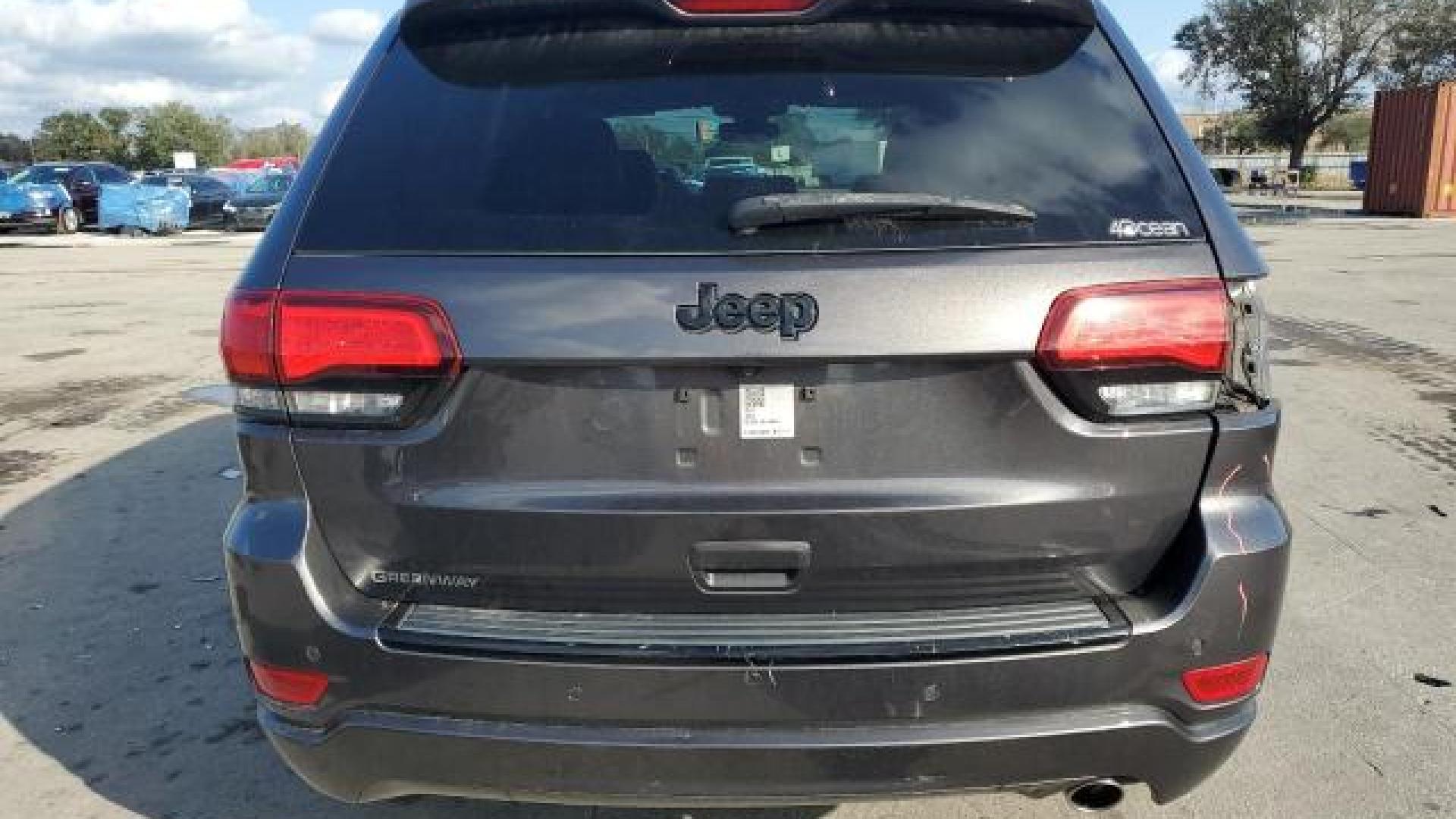 Jeep  - Grand Cherokee - 2017 - Grey - 85932234