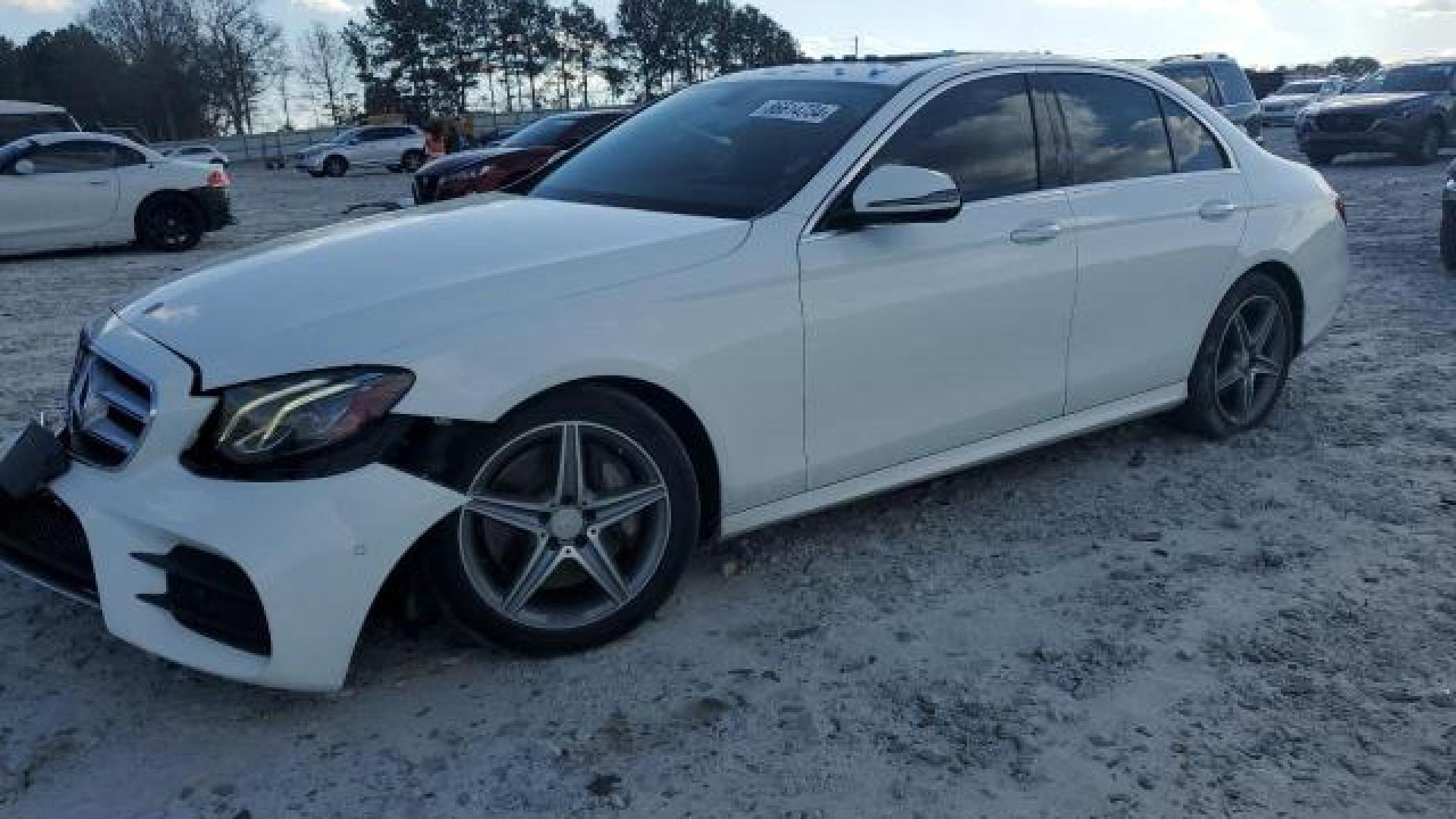 Mercedes - E300 - 2017 - White - 86614734