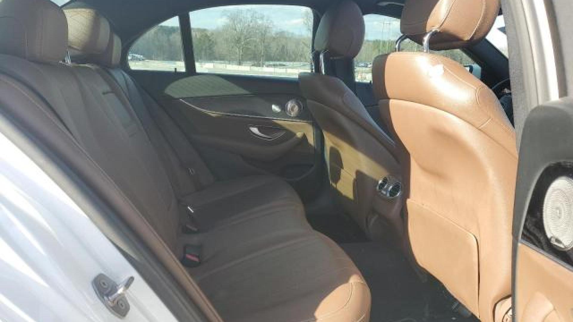 Mercedes - E300 - 2017 - White - 86614734