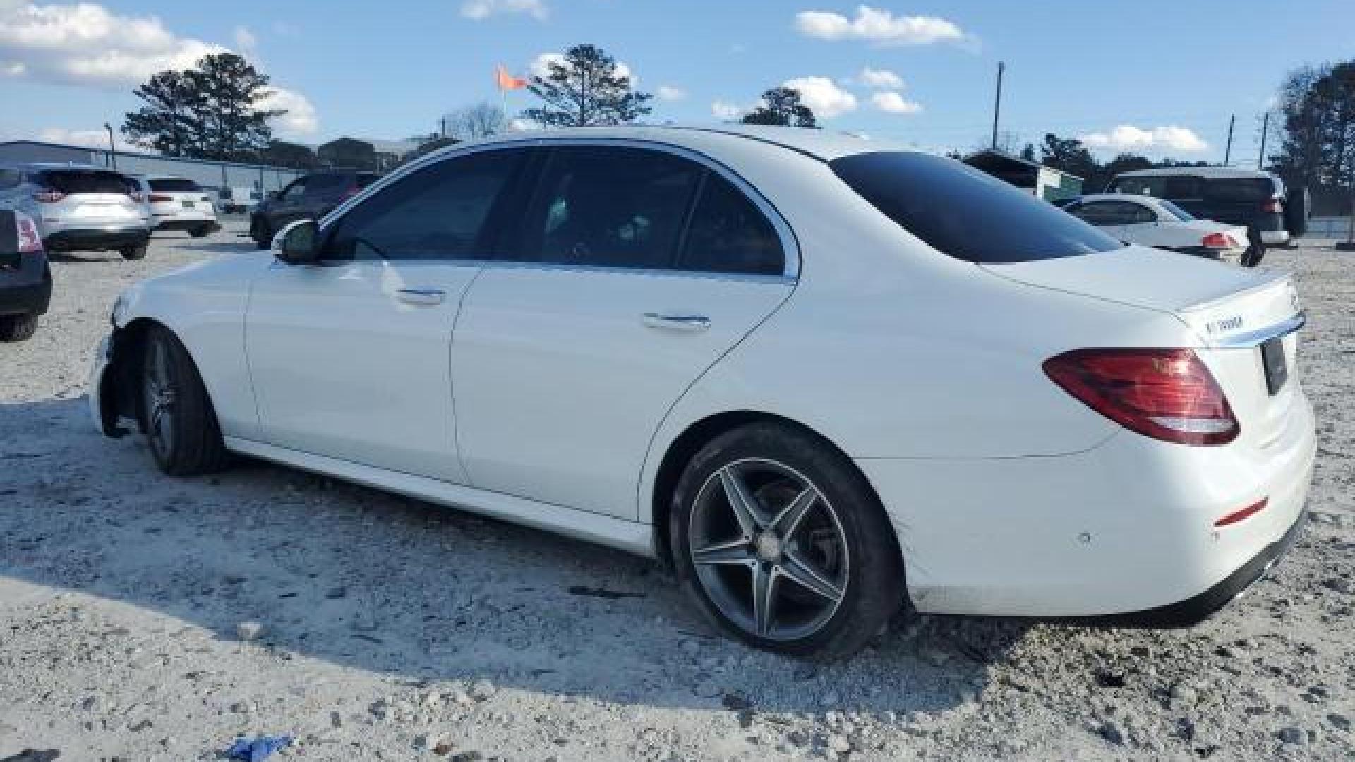 Mercedes - E300 - 2017 - White - 86614734