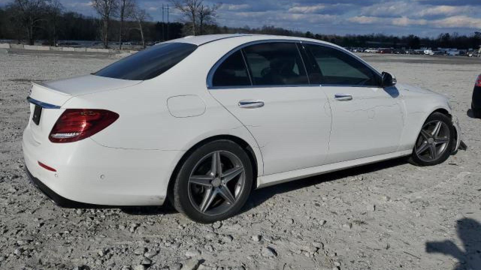 Mercedes - E300 - 2017 - White - 86614734