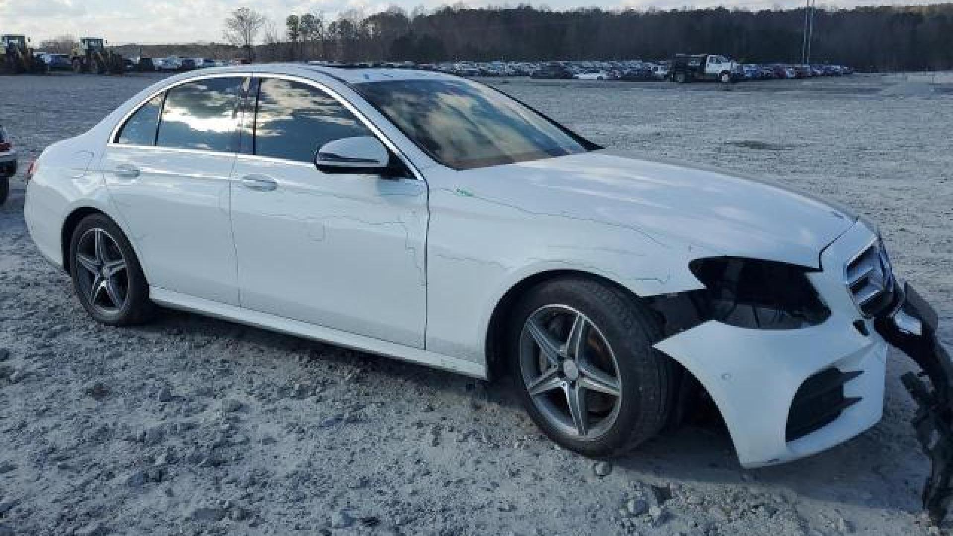 Mercedes - E300 - 2017 - White - 86614734