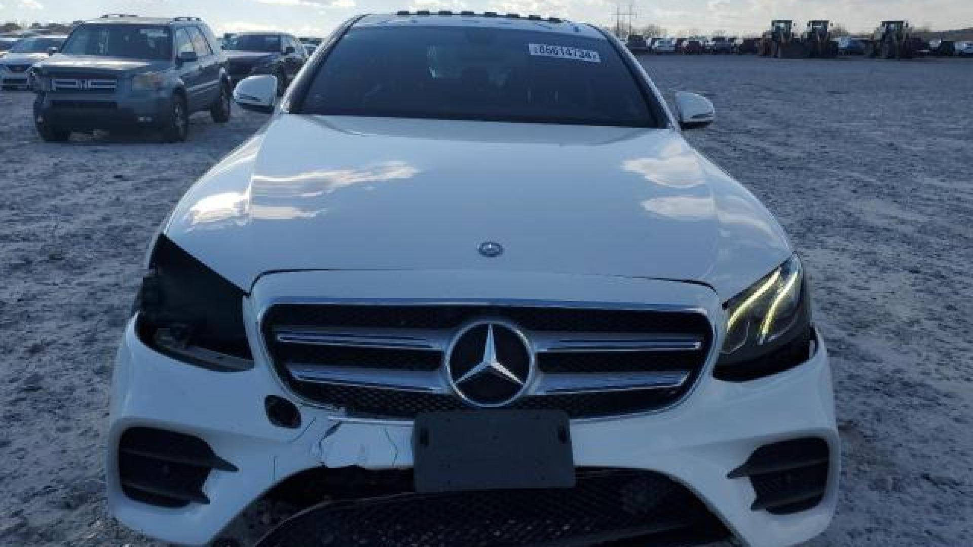 Mercedes - E300 - 2017 - White - 86614734