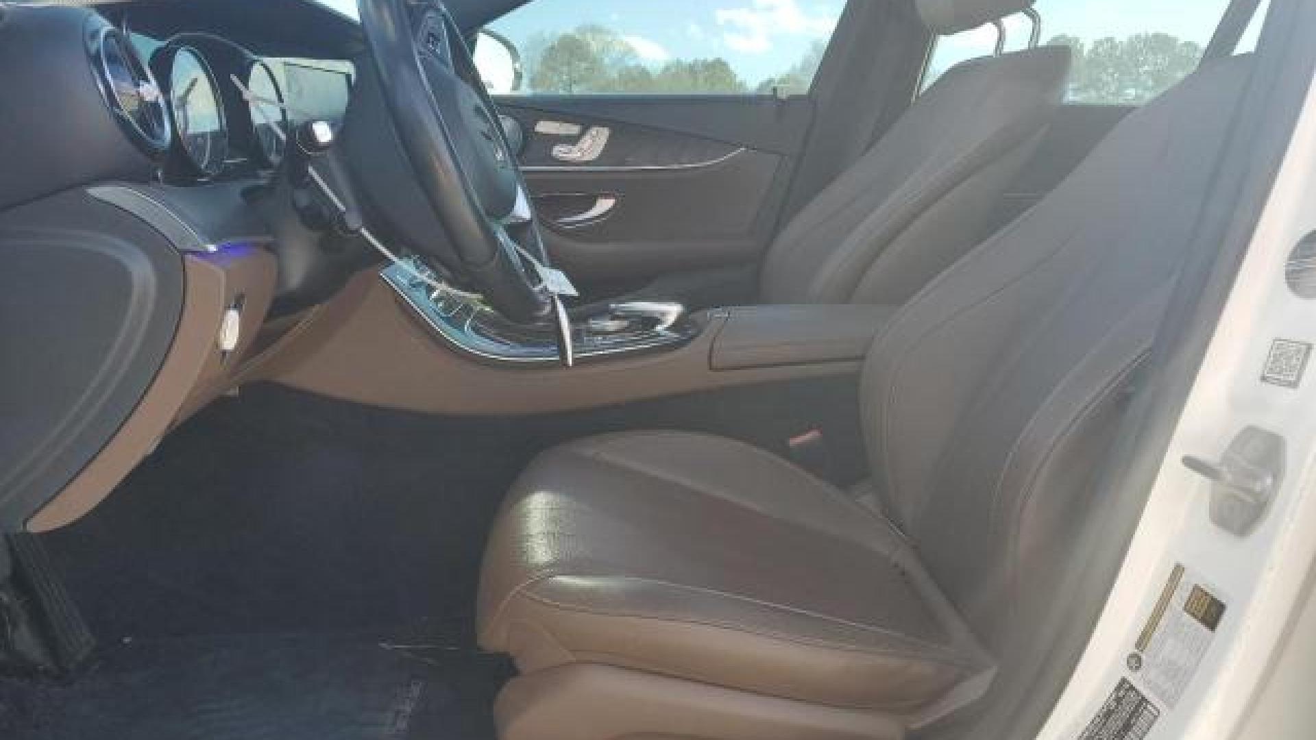 Mercedes - E300 - 2017 - White - 86614734