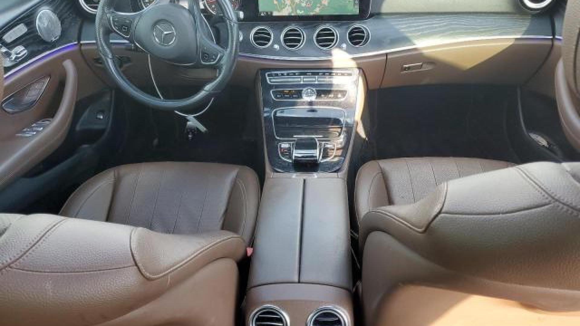 Mercedes - E300 - 2017 - White - 86614734