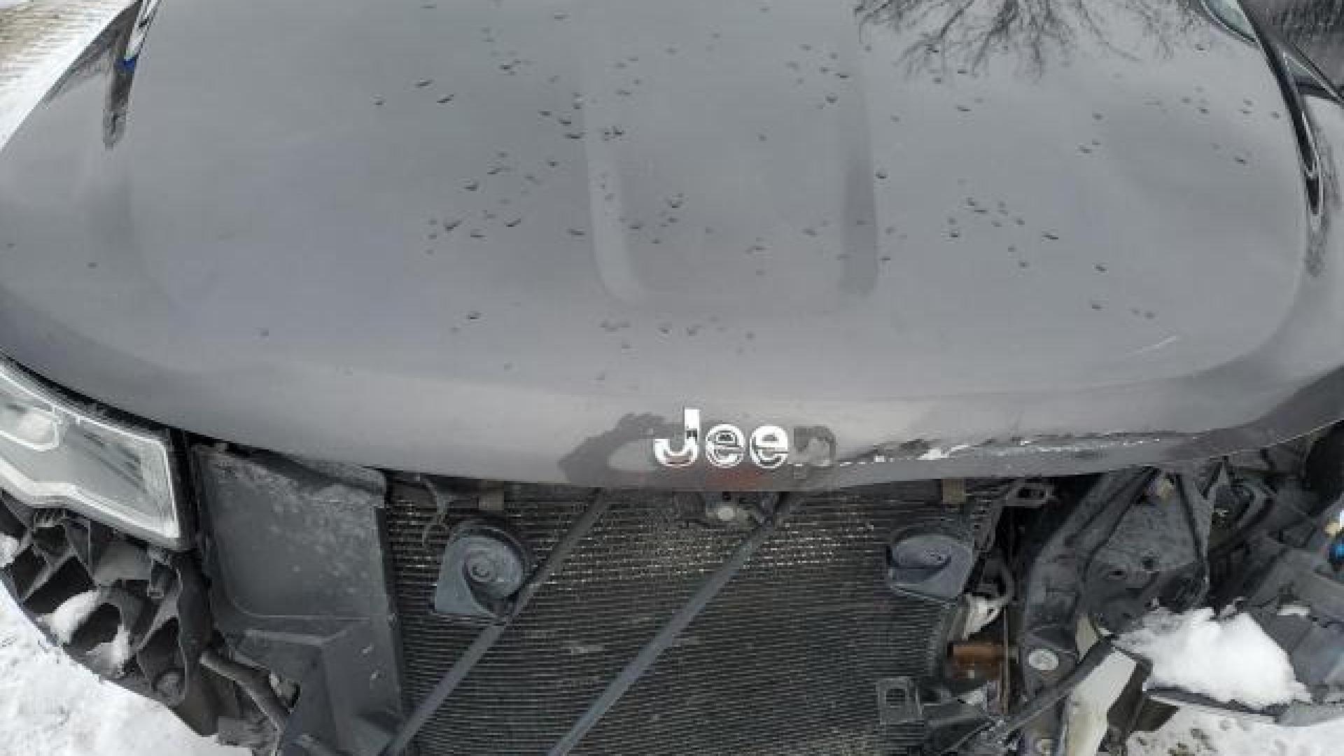 Jeep  - Grand Cherokee - 2017 - Grey - 86702754