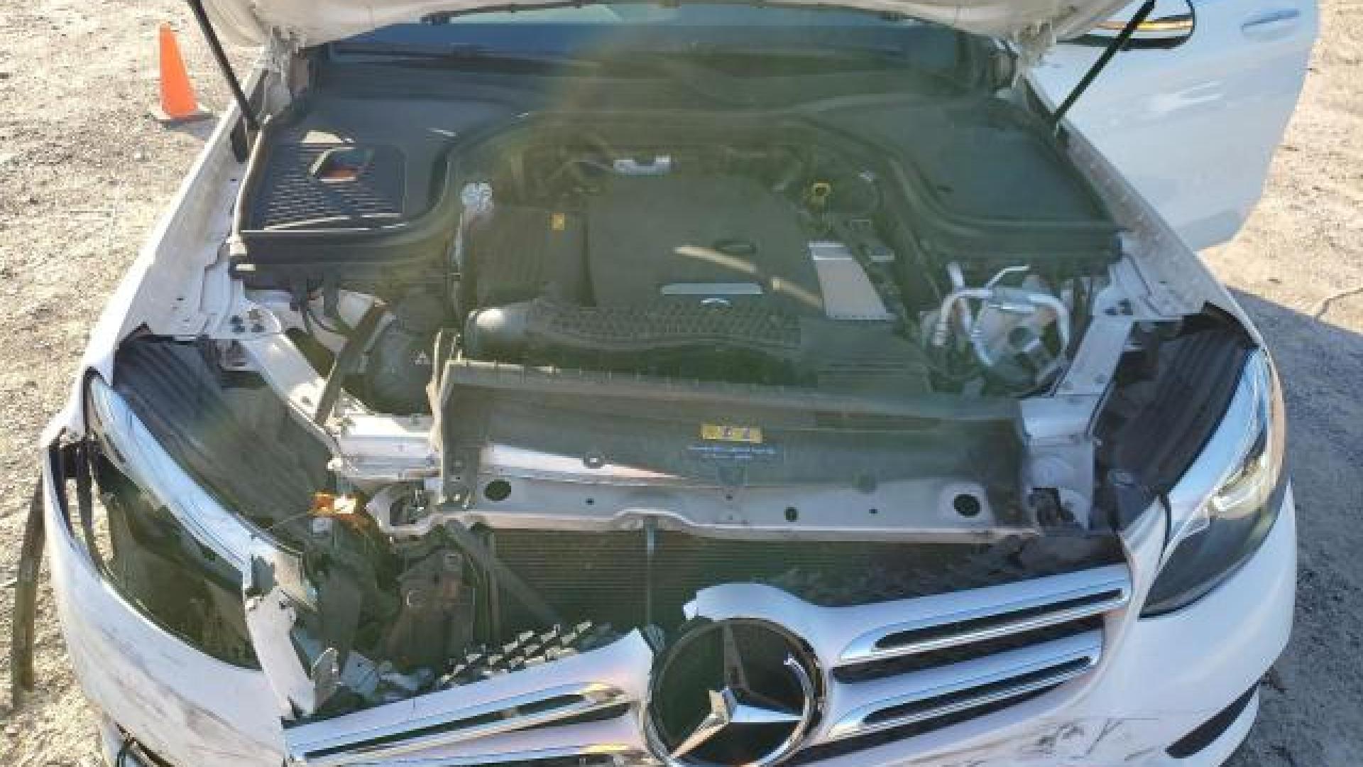 Mercedes - Glc300 - 2018 - White - 87005594