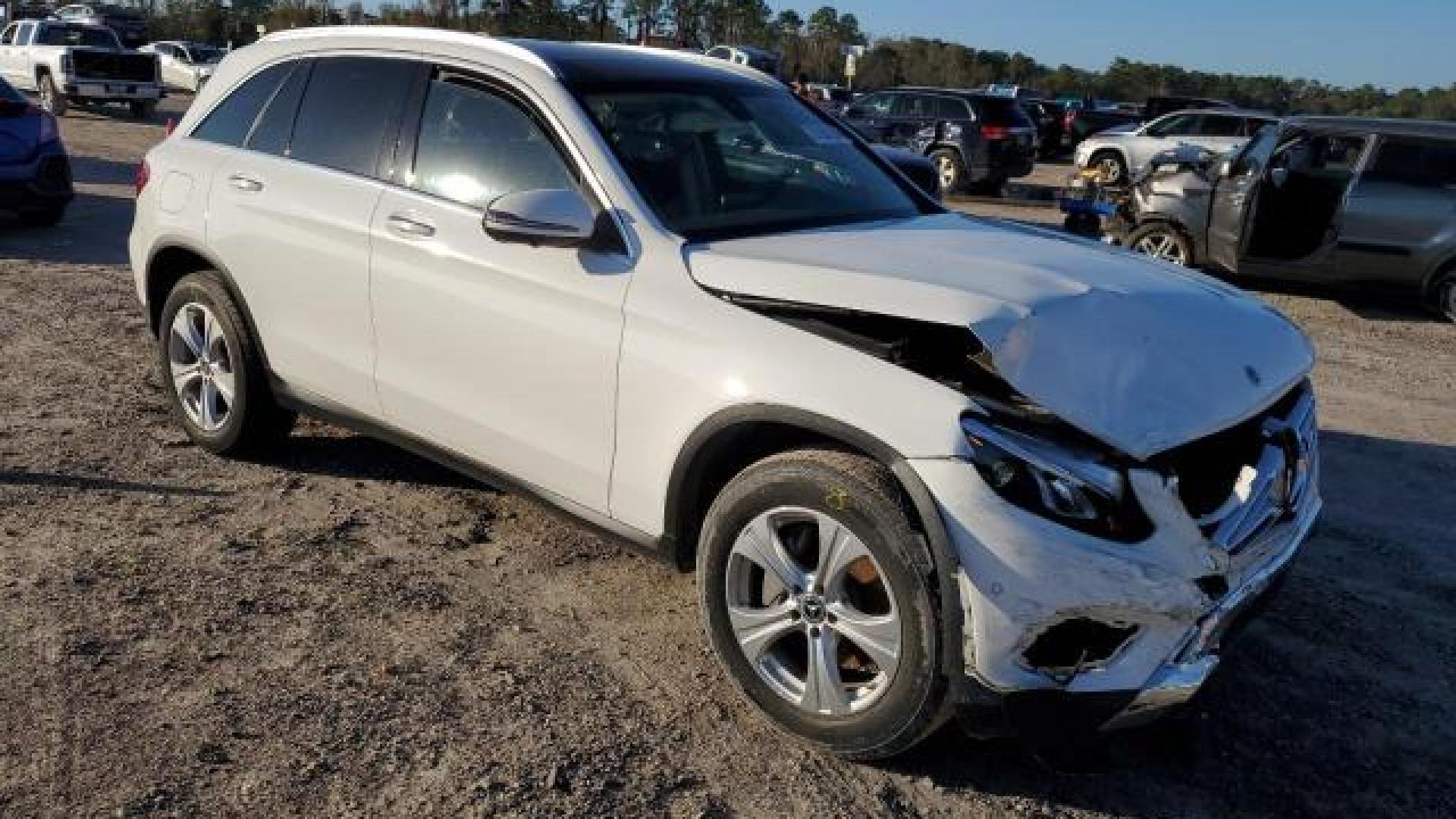 Mercedes - Glc300 - 2018 - White - 87005594