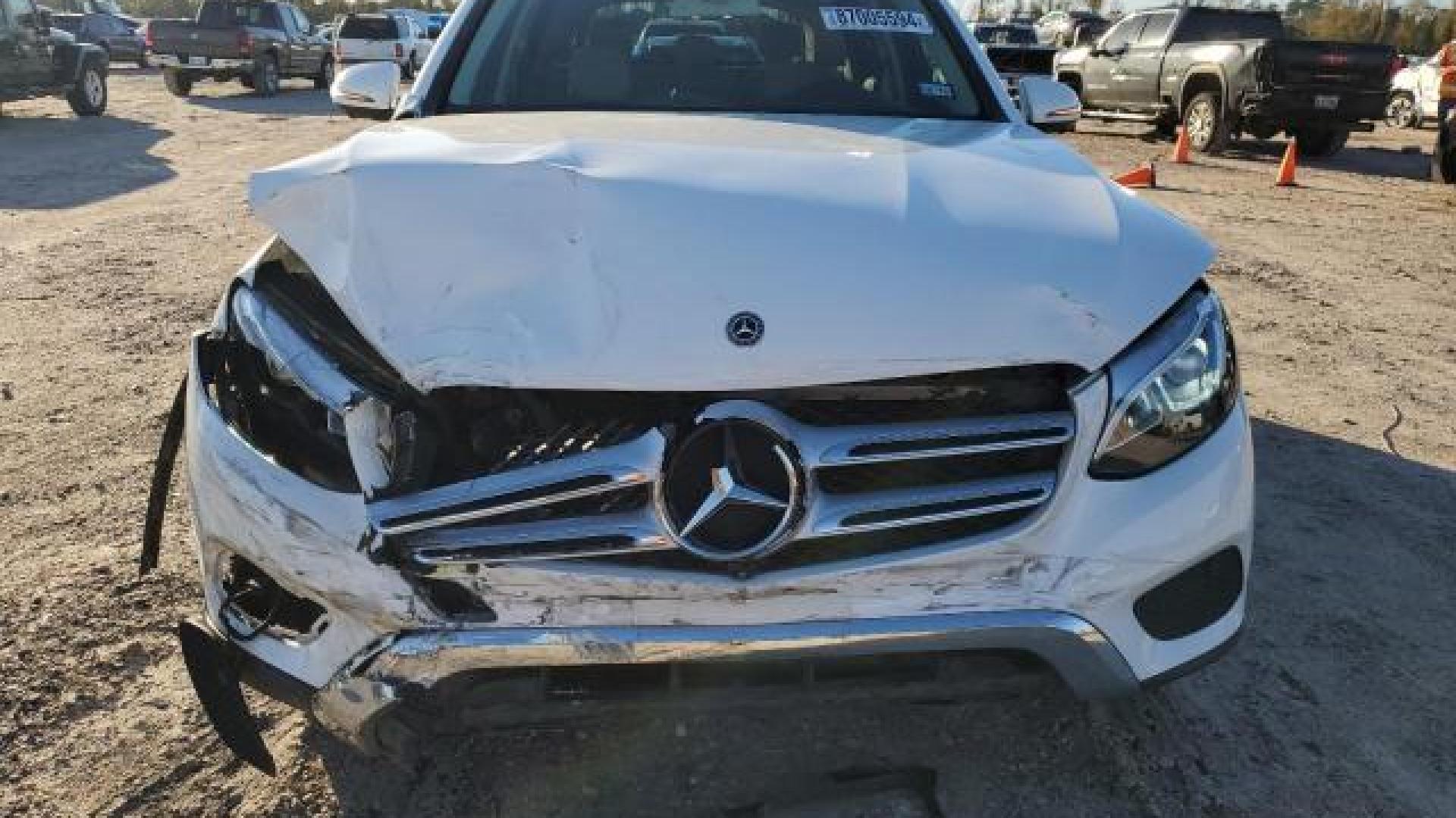 Mercedes - Glc300 - 2018 - White - 87005594