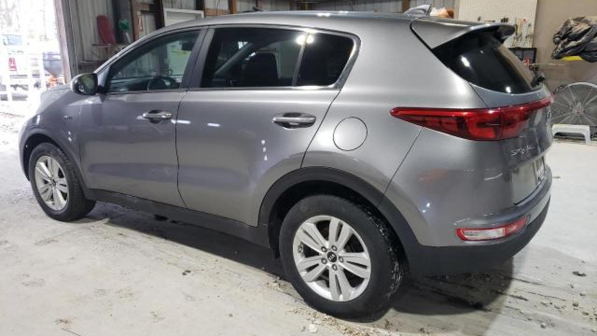 Kia - Sportage - 2018 - Grey - 87279894