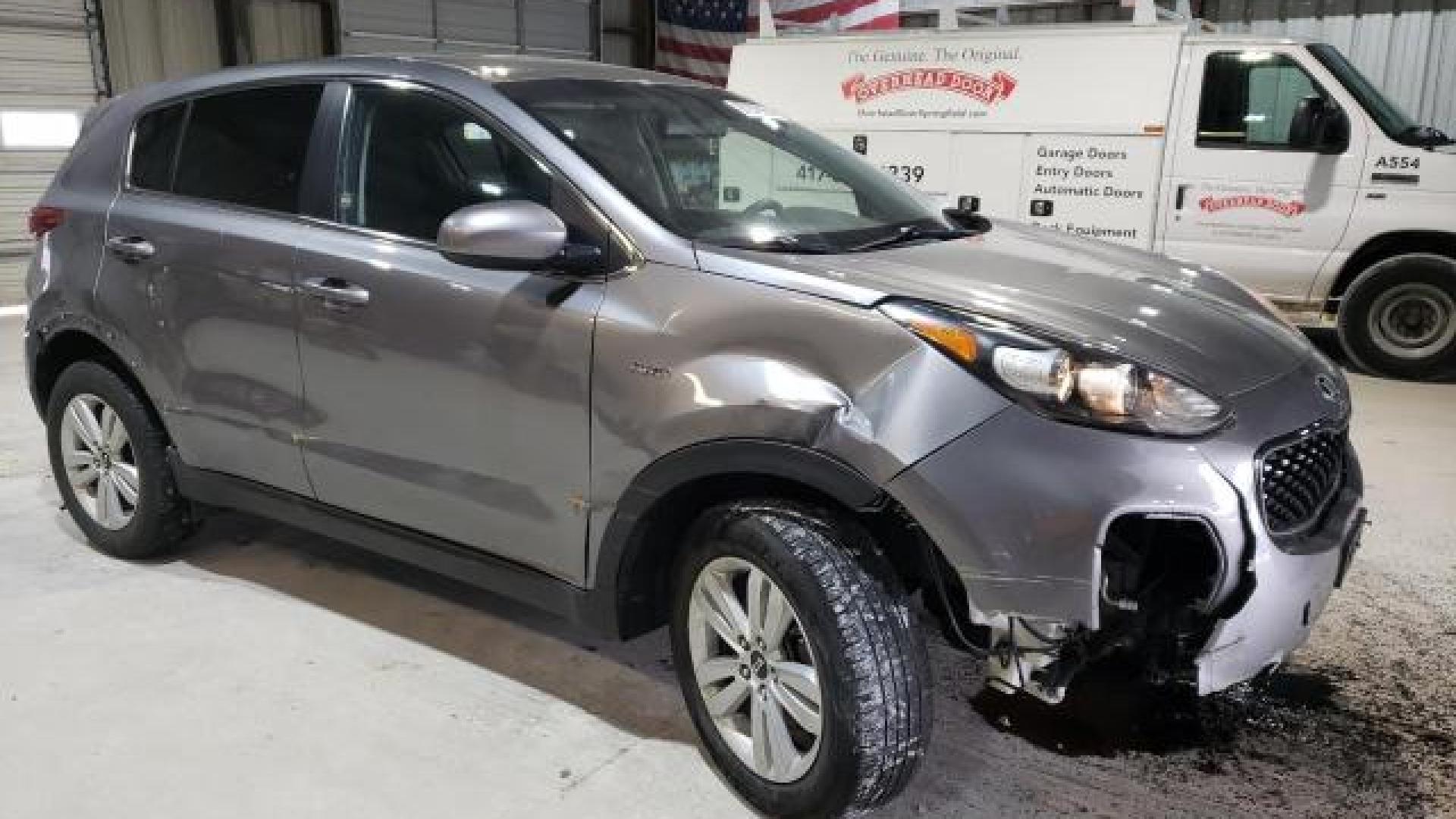 Kia - Sportage - 2018 - Grey - 87279894