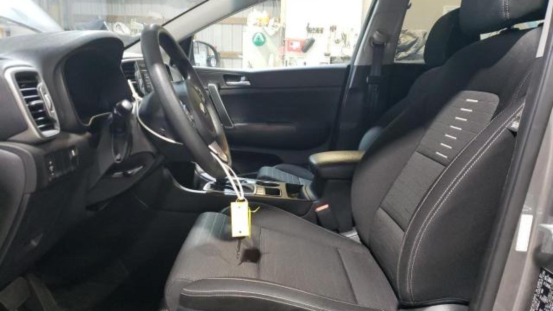 Kia - Sportage - 2018 - Grey - 87279894