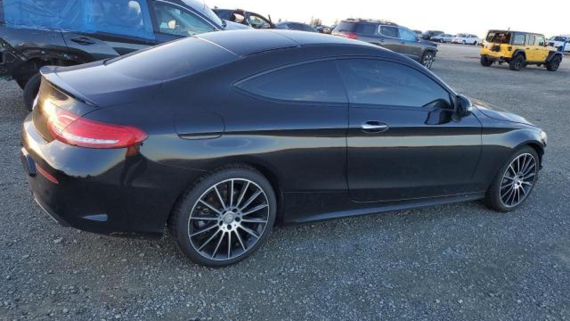 Mercedes - C300 - 2017 - Black - 87321904