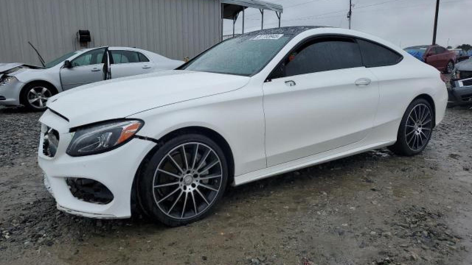 Mercedes - C300 - 2017 - White - 87703945