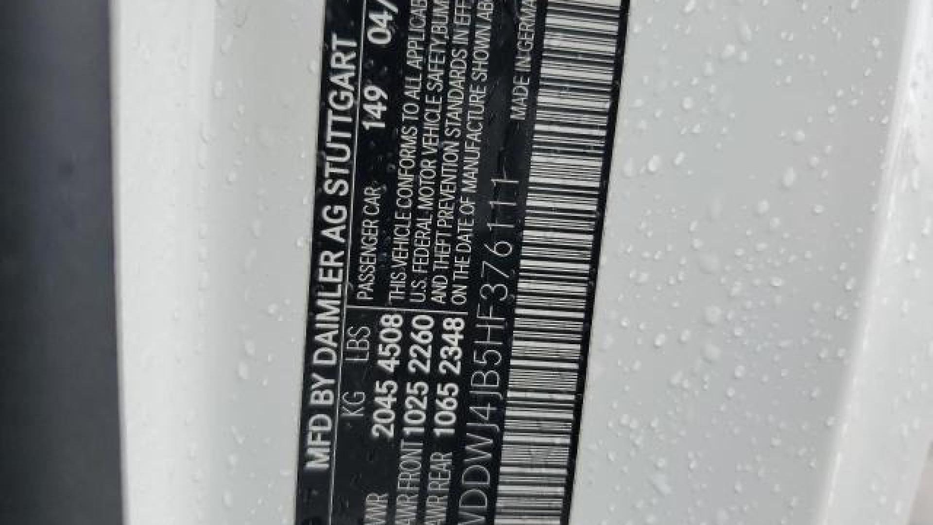 Mercedes - C300 - 2017 - White - 87703945