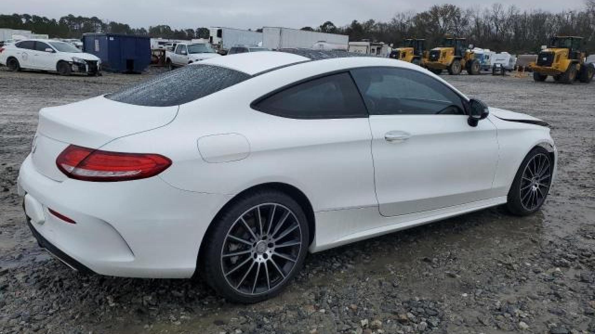 Mercedes - C300 - 2017 - White - 87703945