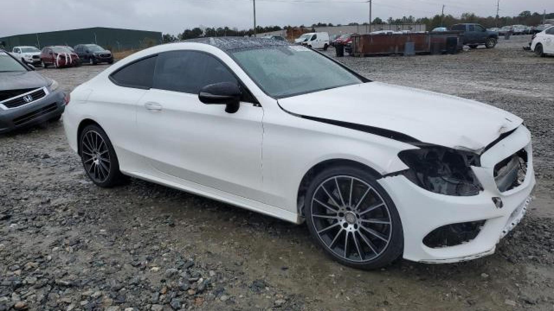 Mercedes - C300 - 2017 - White - 87703945