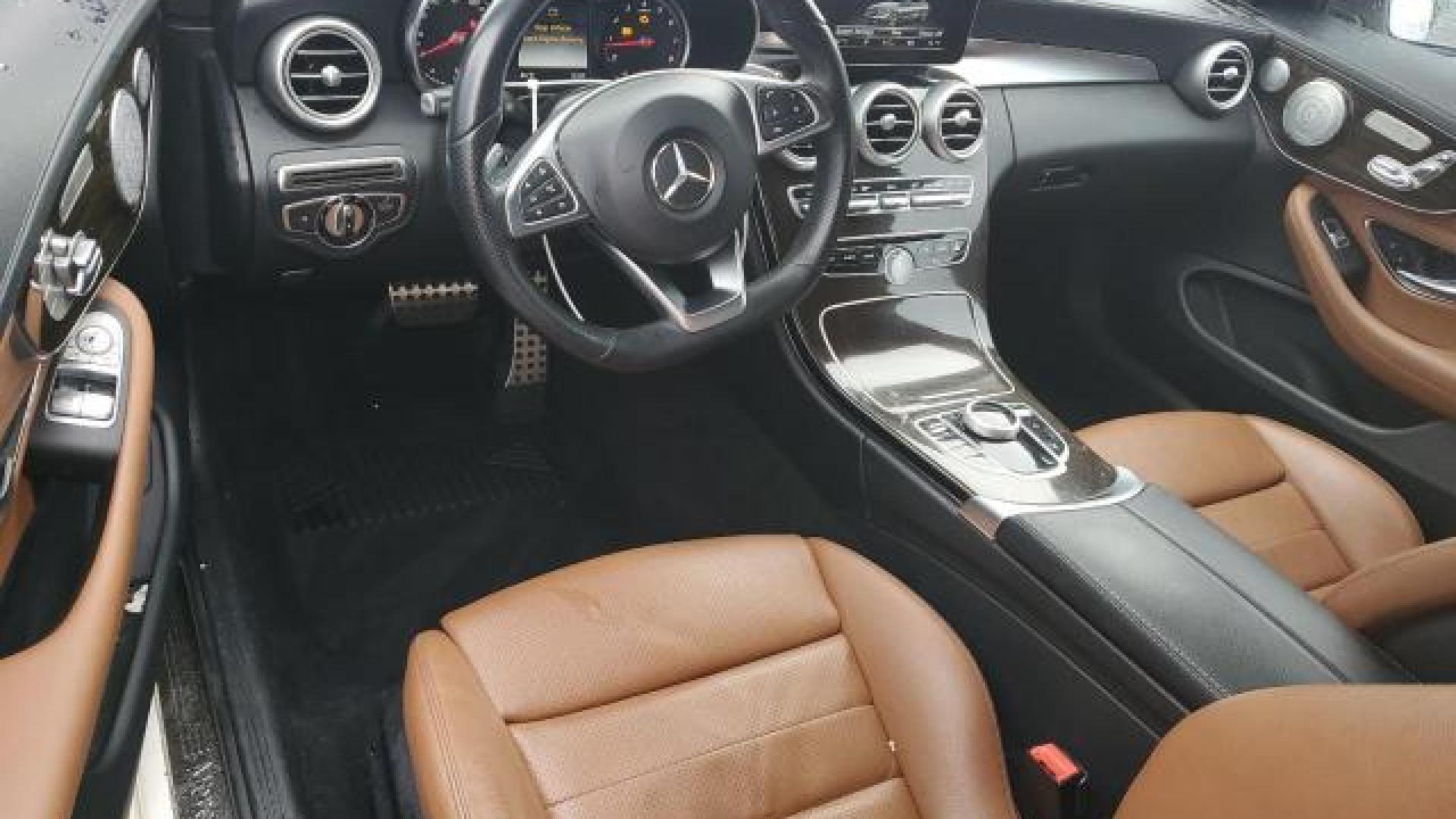 Mercedes - C300 - 2017 - White - 87703945