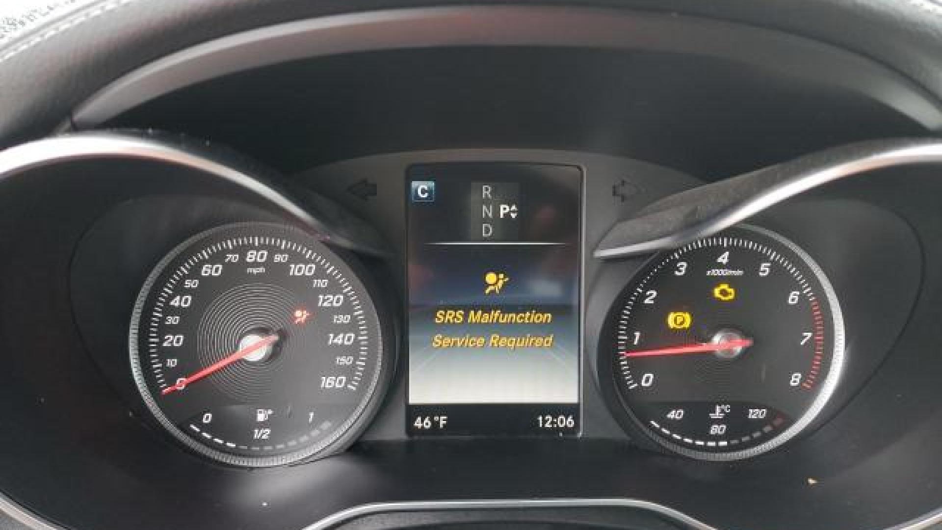 Mercedes - C300 - 2017 - White - 87703945