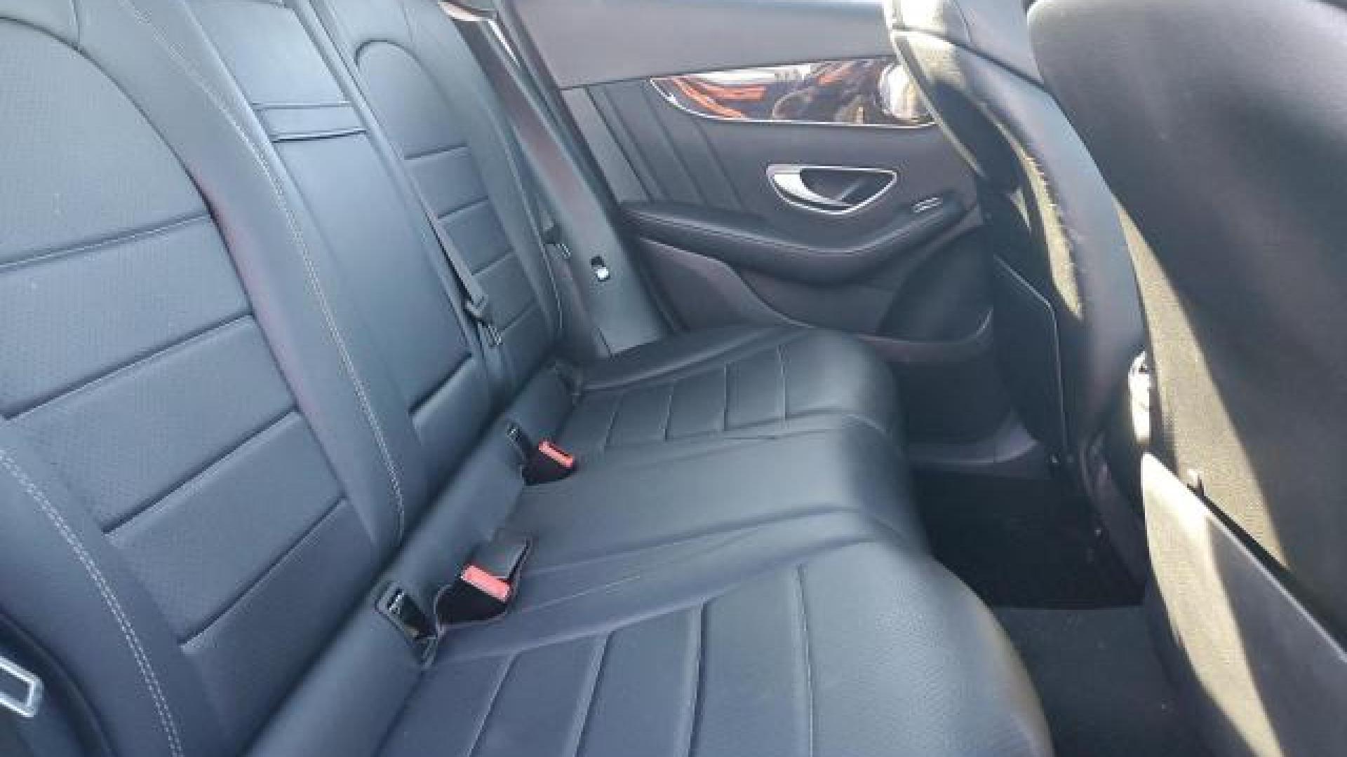 Mercedes - Glc300 - 2018 - White - 88102765