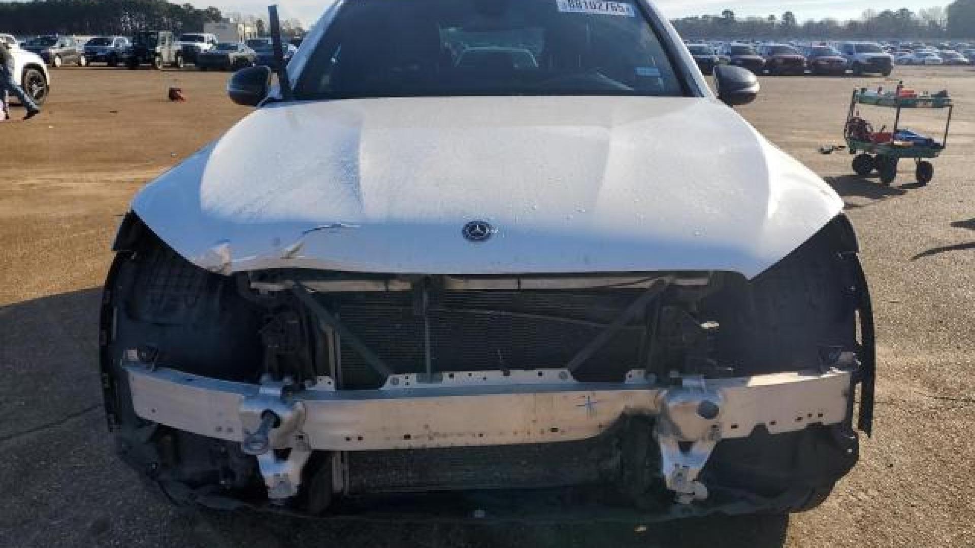 Mercedes - Glc300 - 2018 - White - 88102765