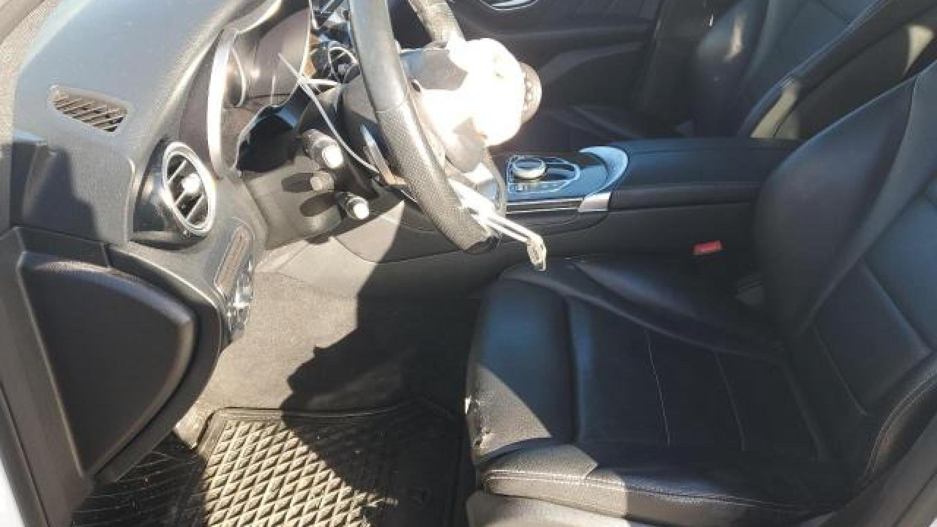 Mercedes - Glc300 - 2018 - White - 88102765