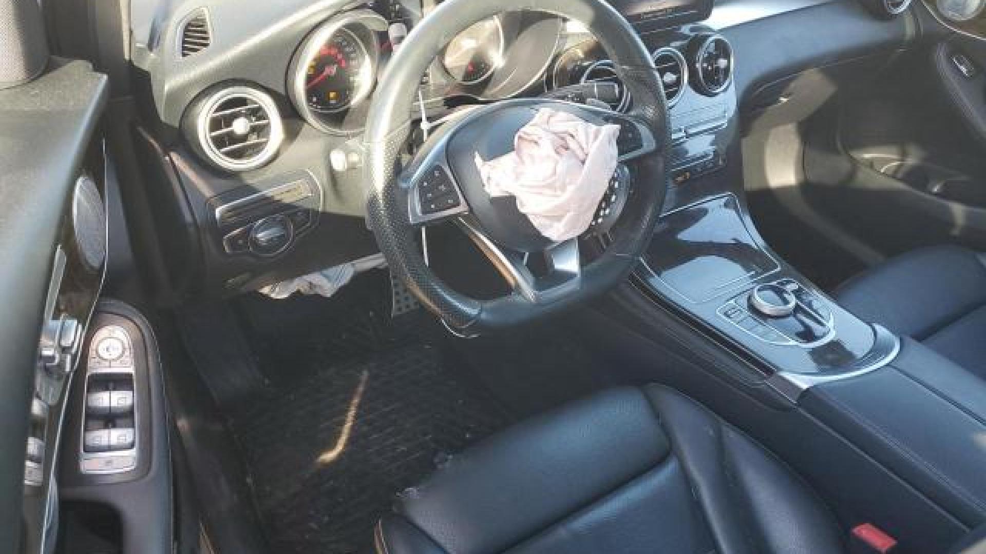 Mercedes - Glc300 - 2018 - White - 88102765