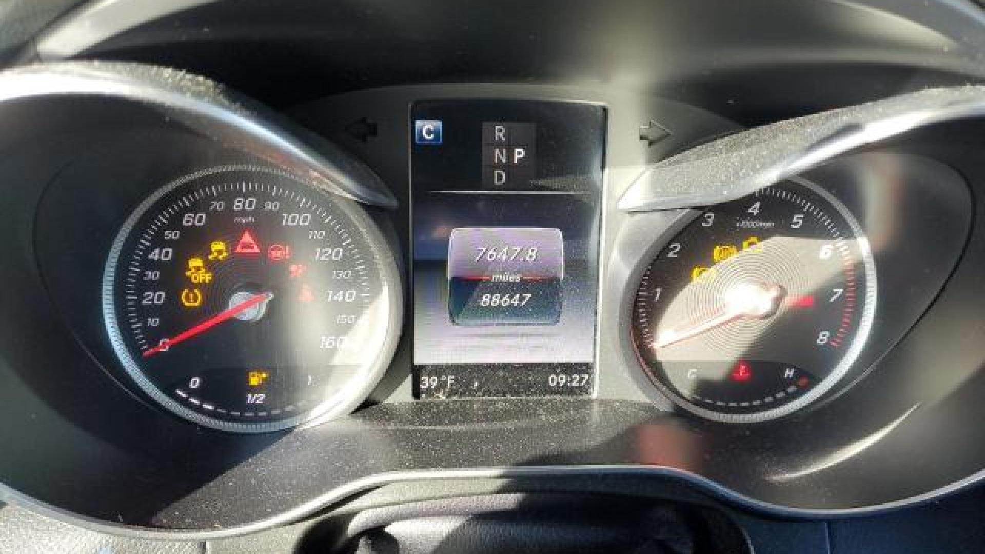 Mercedes - Glc300 - 2018 - White - 88102765