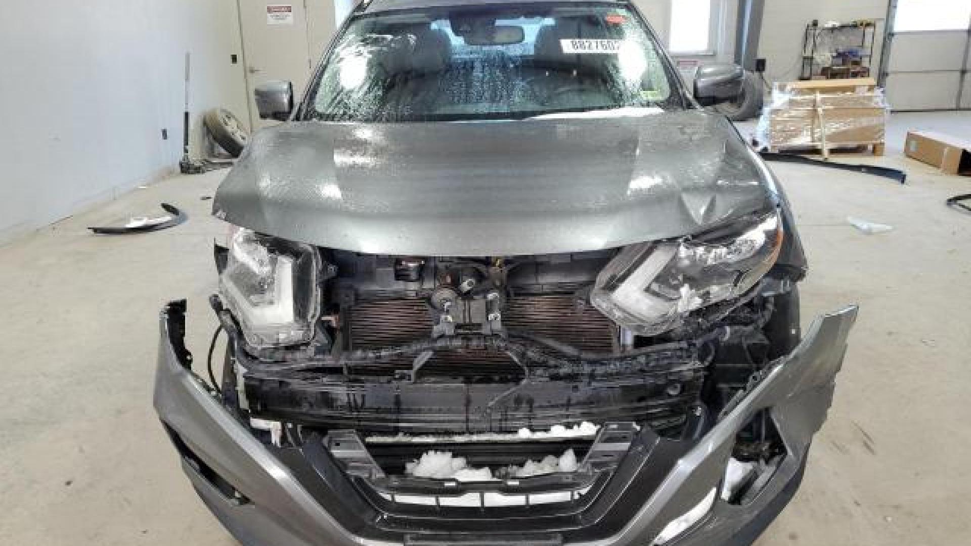 Nissan  - Rogue - 2018 - Grey - 88276025