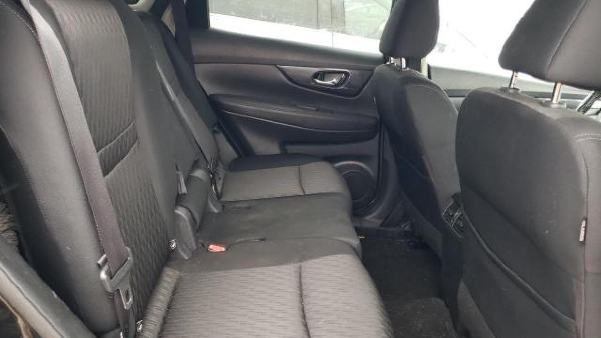 Nissan  - Rogue - 2018 - Black - 88412545