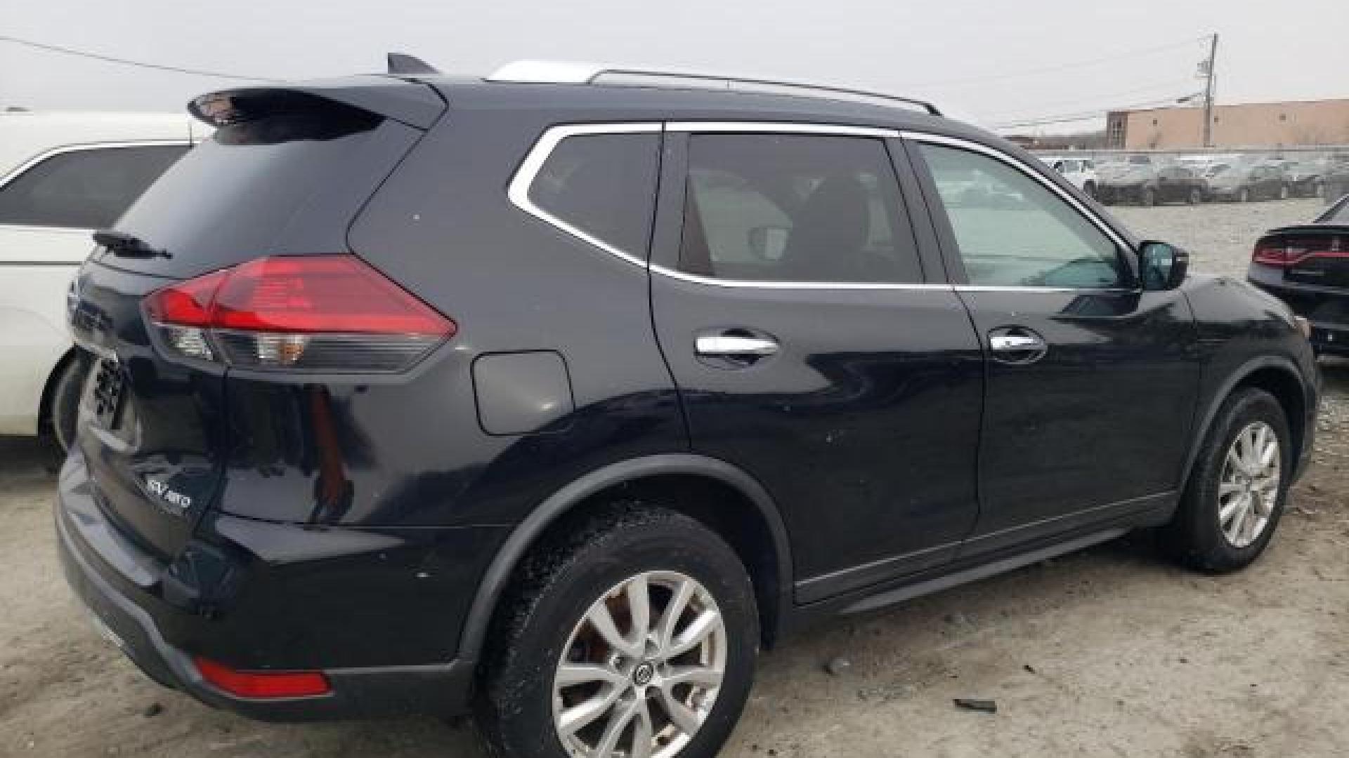 Nissan  - Rogue - 2018 - Black - 88412545