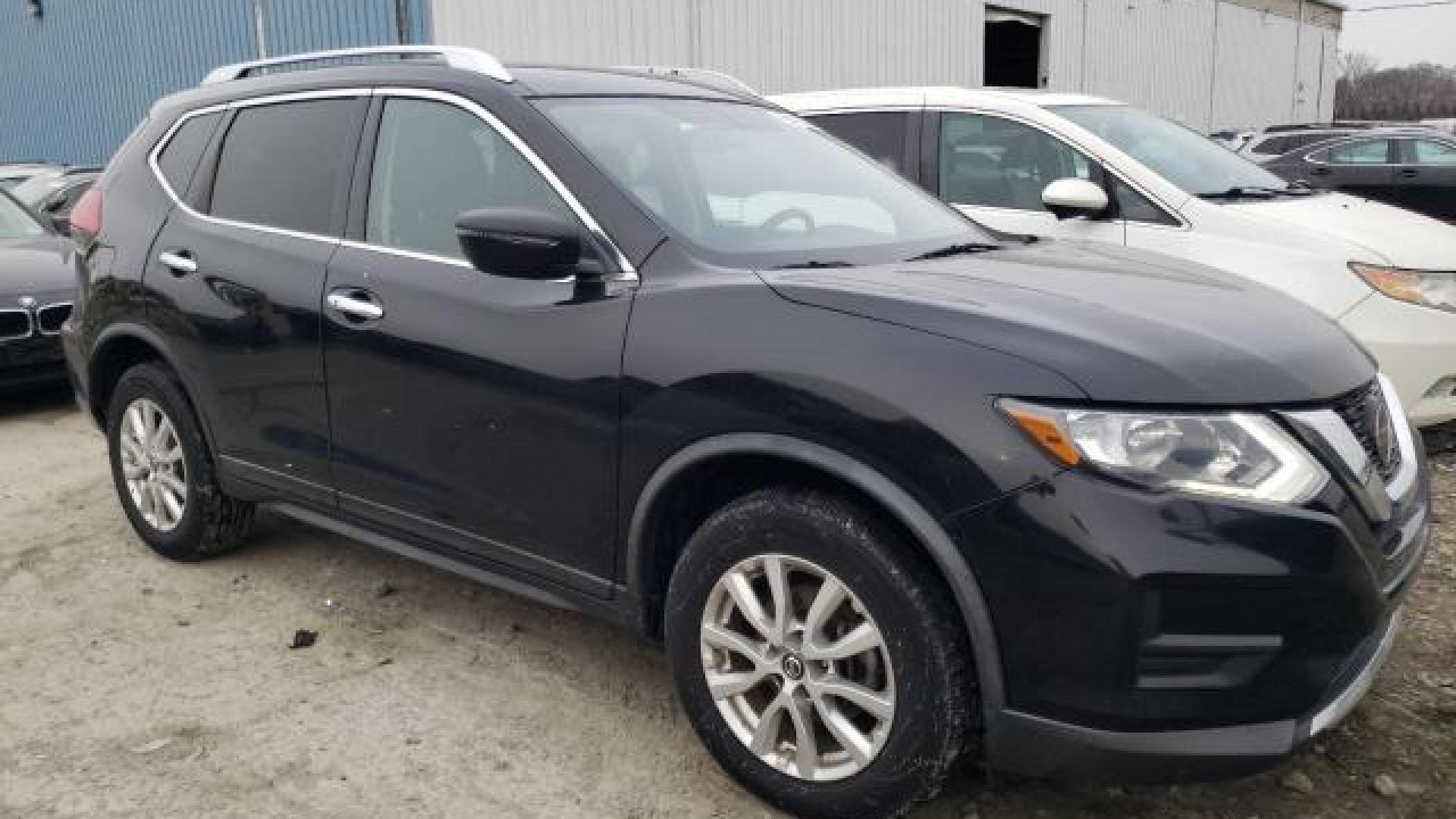 Nissan  - Rogue - 2018 - Black - 88412545