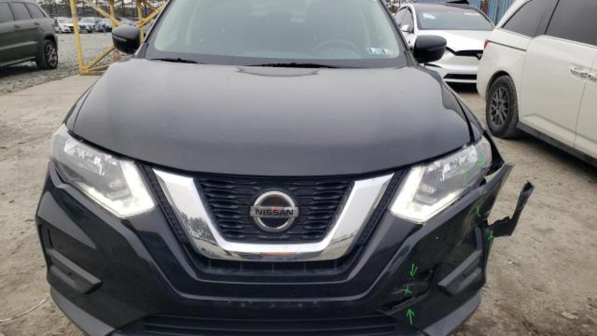 Nissan  - Rogue - 2018 - Black - 88412545