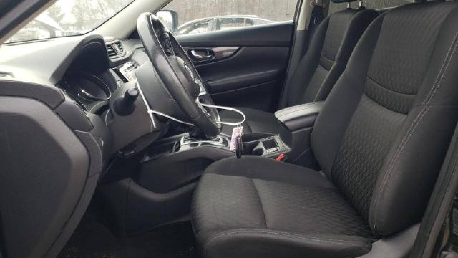 Nissan  - Rogue - 2018 - Black - 88412545