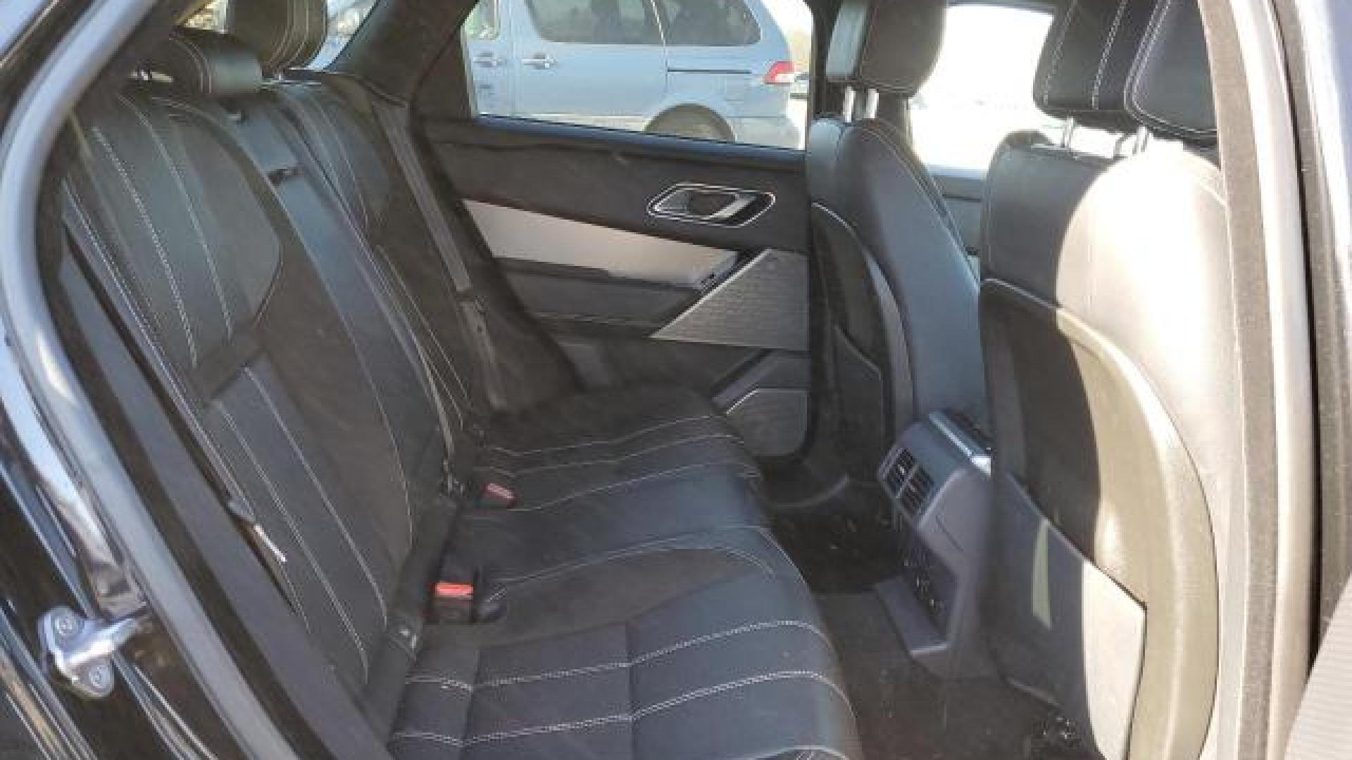 Range Rover - Velar - 2018 - Black - 88702645