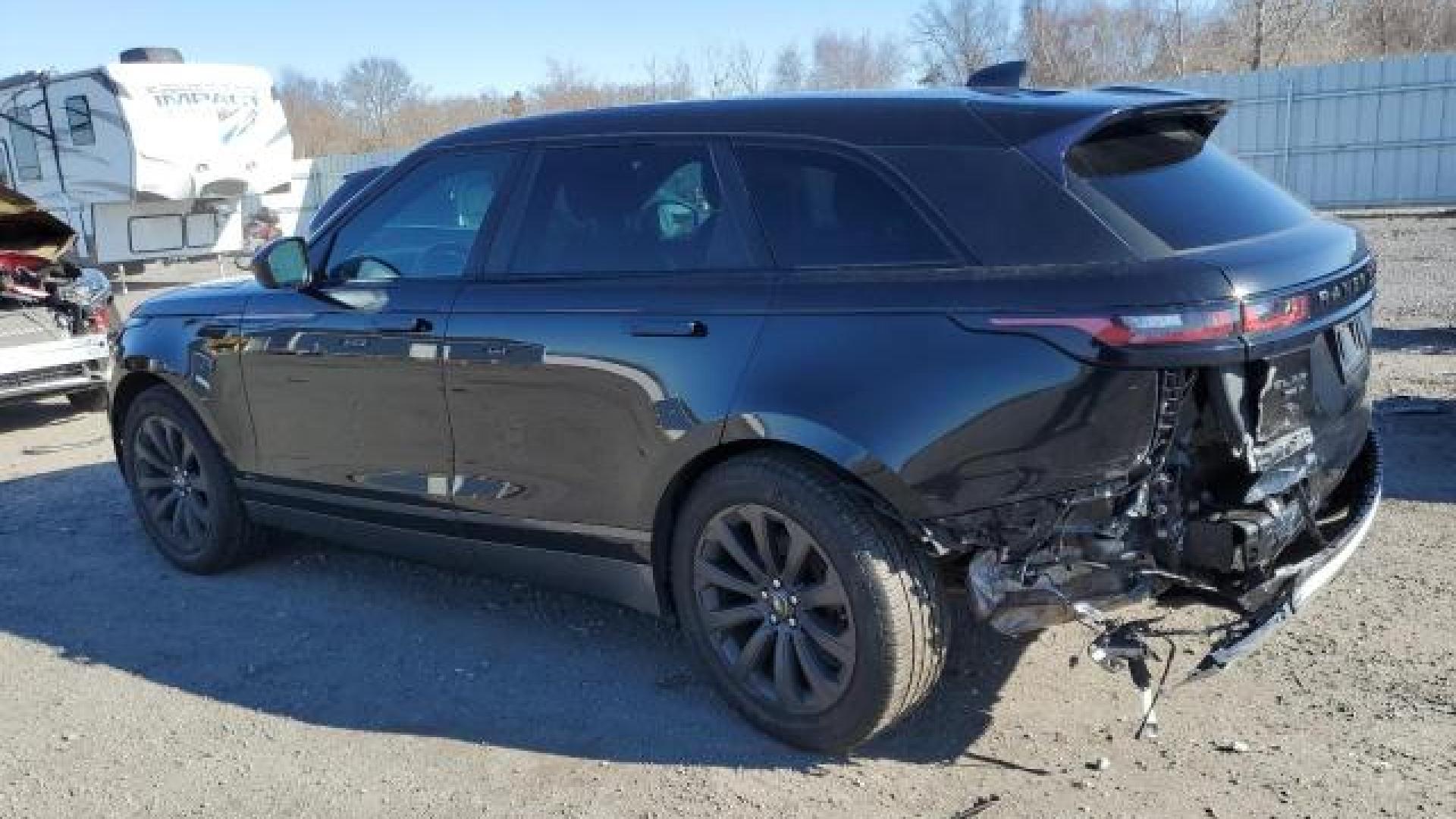 Range Rover - Velar - 2018 - Black - 88702645