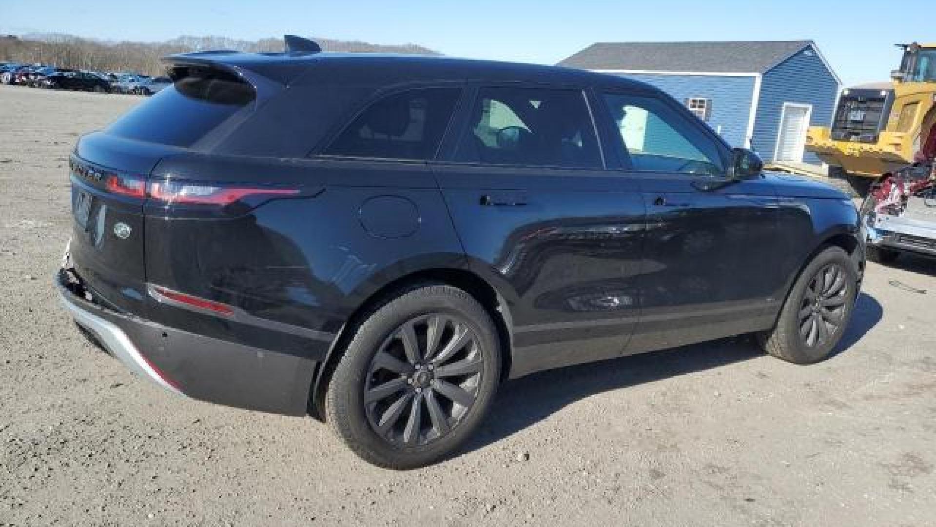 Range Rover - Velar - 2018 - Black - 88702645