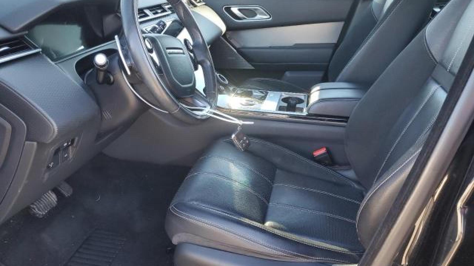 Range Rover - Velar - 2018 - Black - 88702645